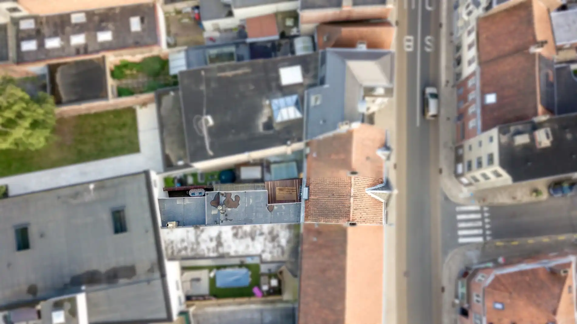 Herenhuis met 2 busnummers, buitenruimte en terras foto 12