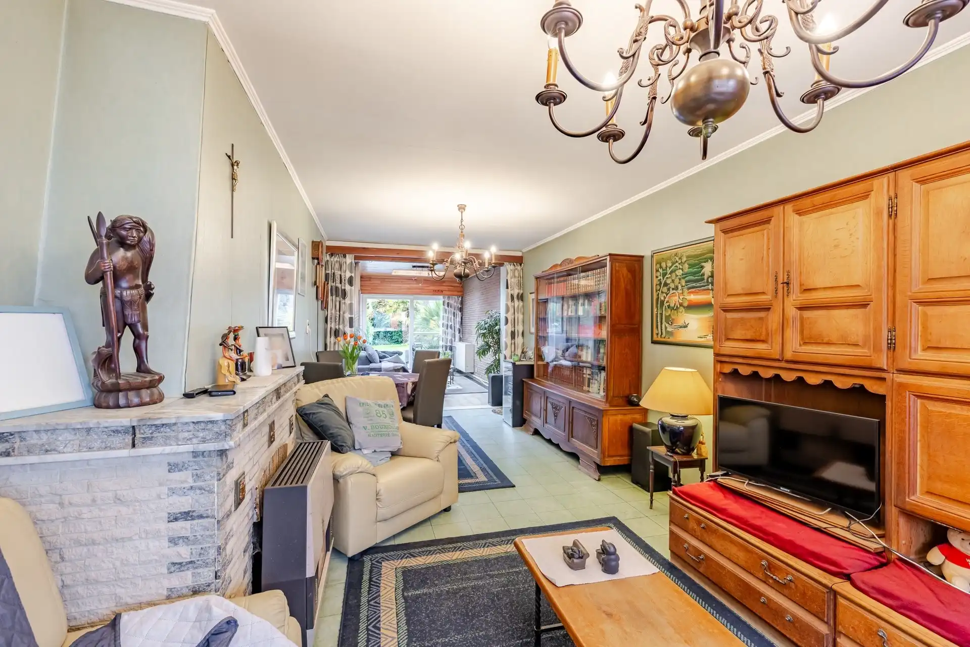 Rijwoning nabij het OLV-ziekenhuis met 3 slaapkamers en tuin foto 6