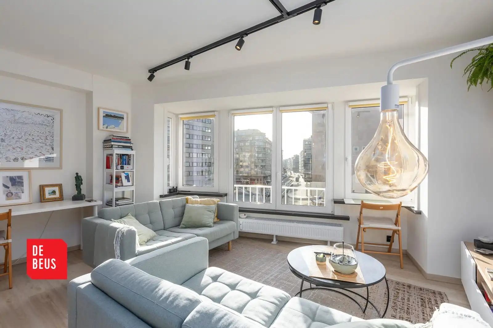 Subliem gerenoveerd appartement met 2 slaapkamers pal aan zee foto {{pictureIndex}}