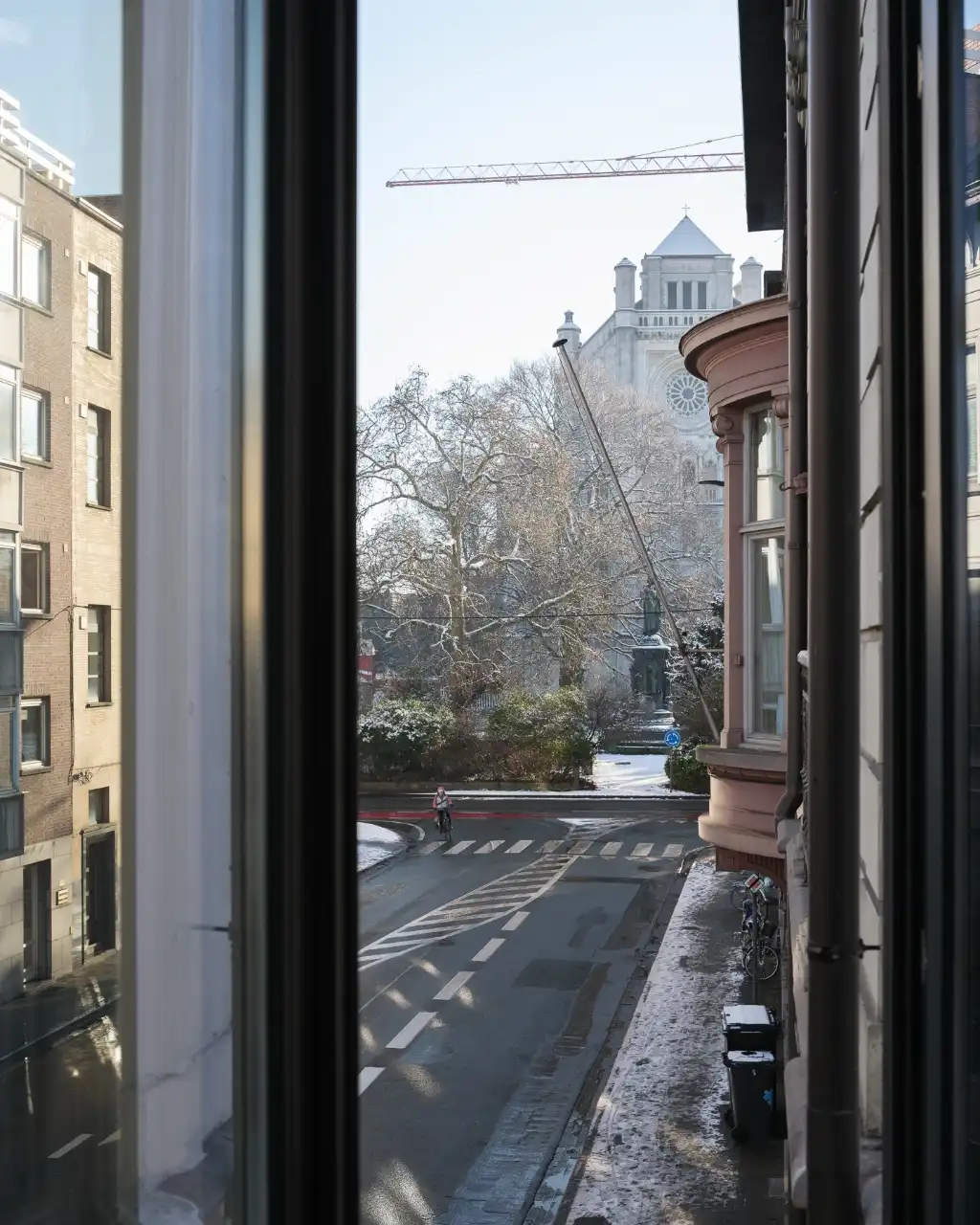 Gerenoveerd tweeslaapkamerappartement met zonnig terras in een voormalige herenwoning, nabij het historisch centrum van Gent. foto 10