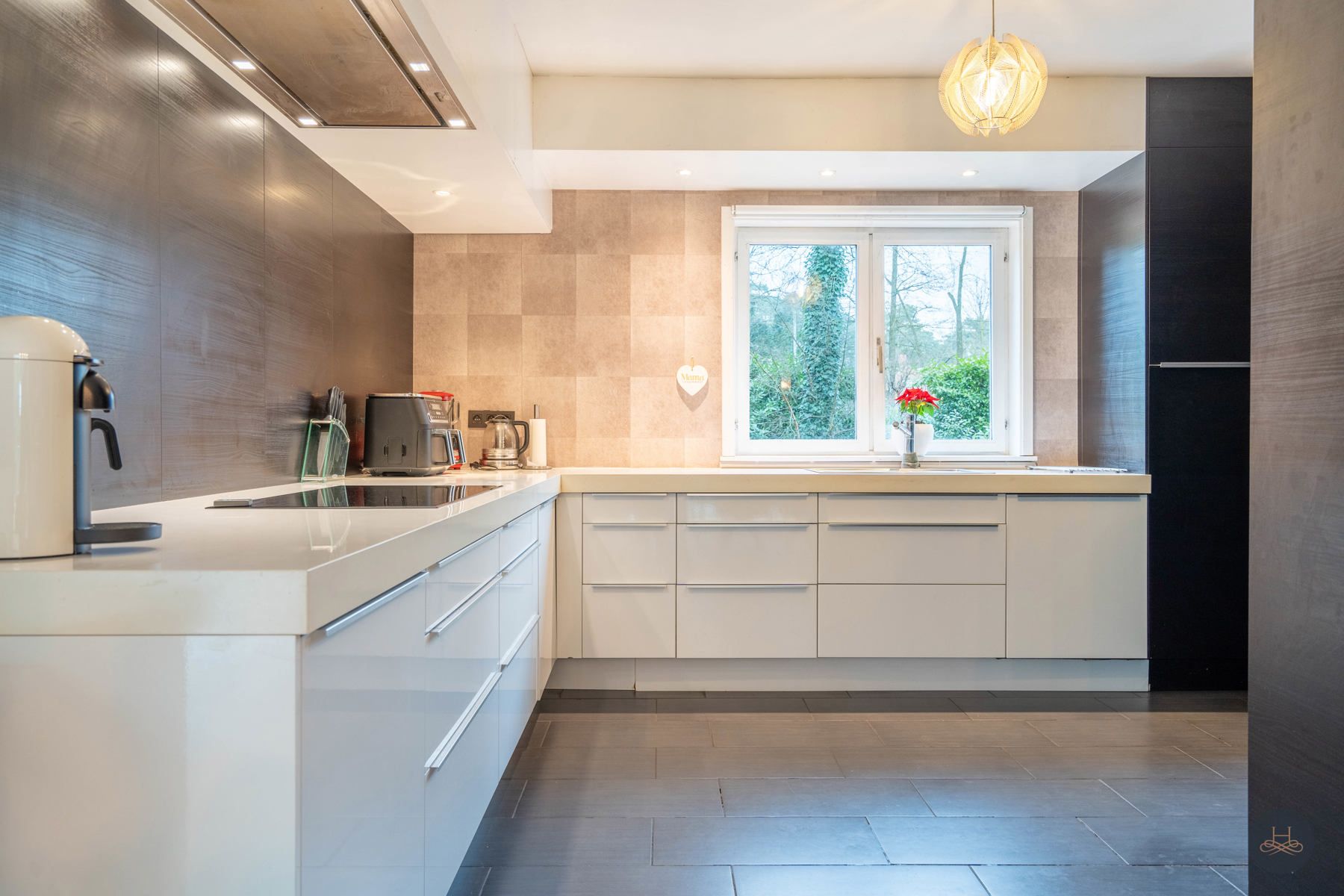 Unieke gerenoveerde villa in het groen met prachtig zwembad foto 15