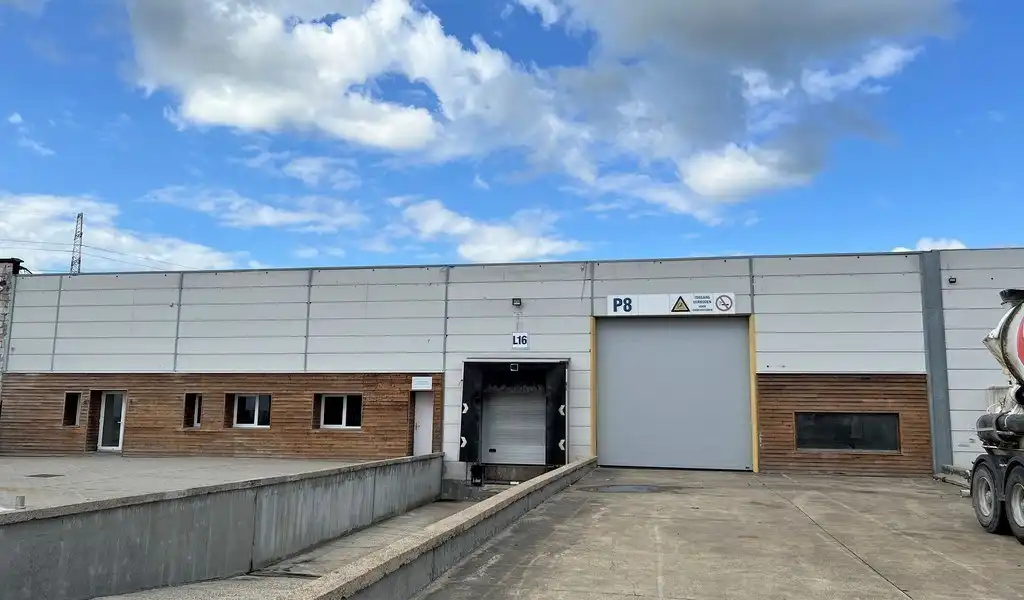 Magazijn met laadkade te huur vlakbij afrit E17 te Sint-Niklaas foto 9