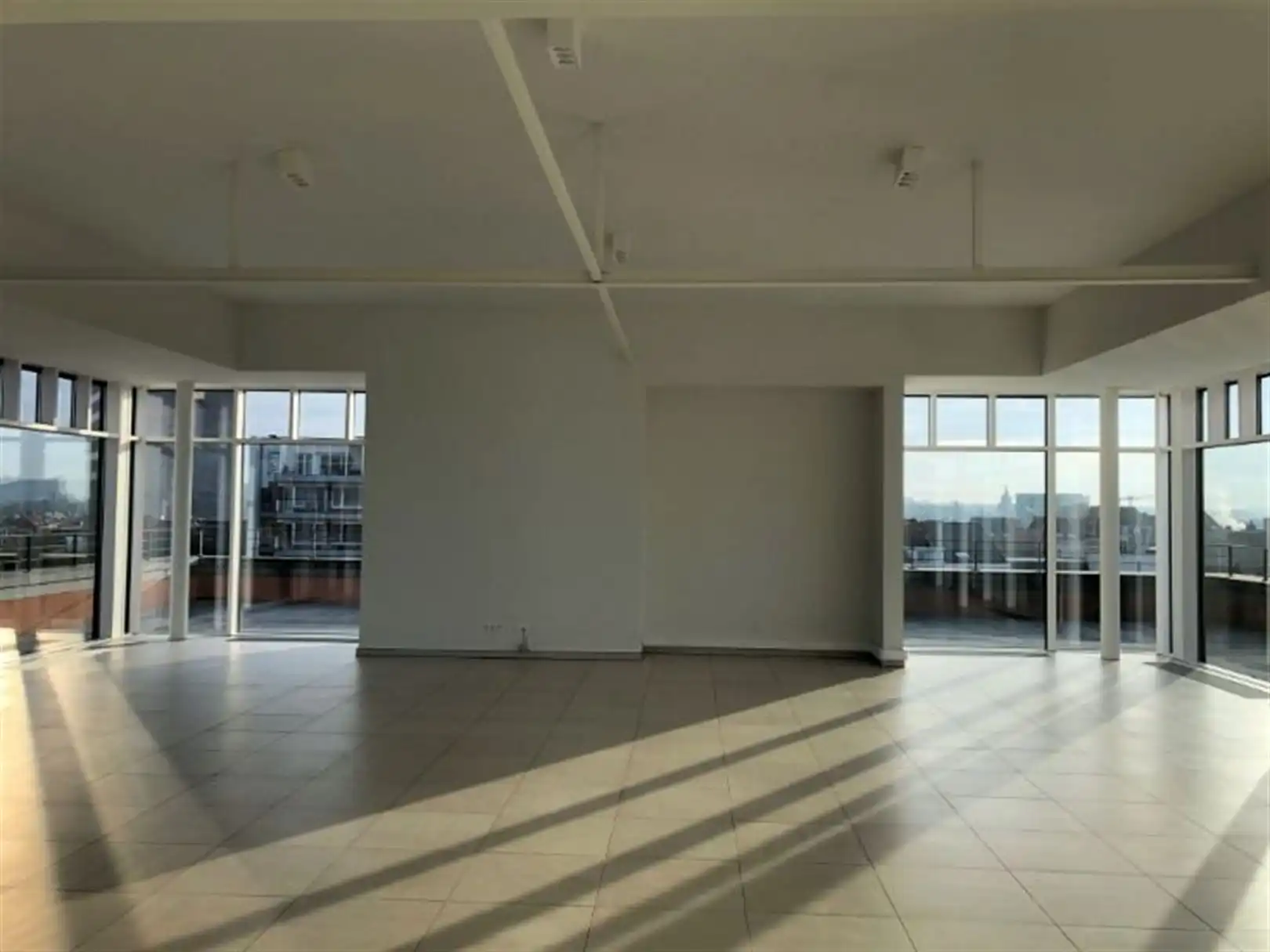 Kantoorgebouw foto 5