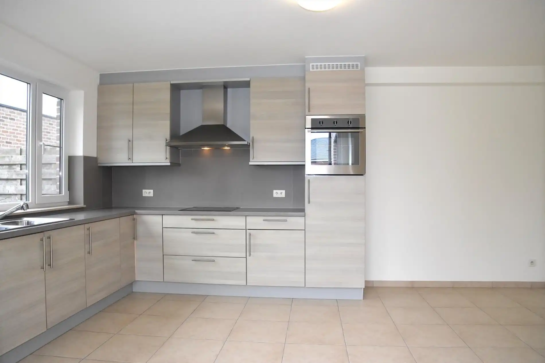 Heel mooie koppelwoning te huur in centrum Wevelgem! foto 8