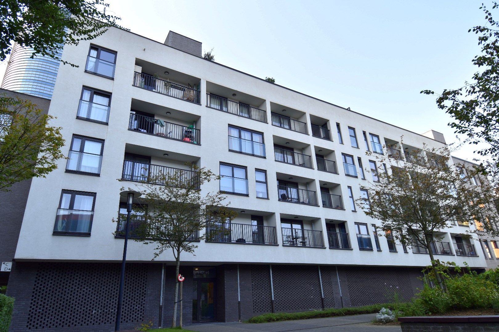 Duplexappartement met 3 slaapkamers, 3 terrassen, ruime autostaanplaats én privatieve berging te Schaarbeek foto 16