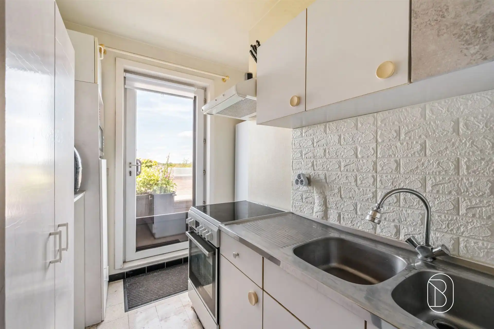 Leuk appartement met ruim terras & garage! foto 7