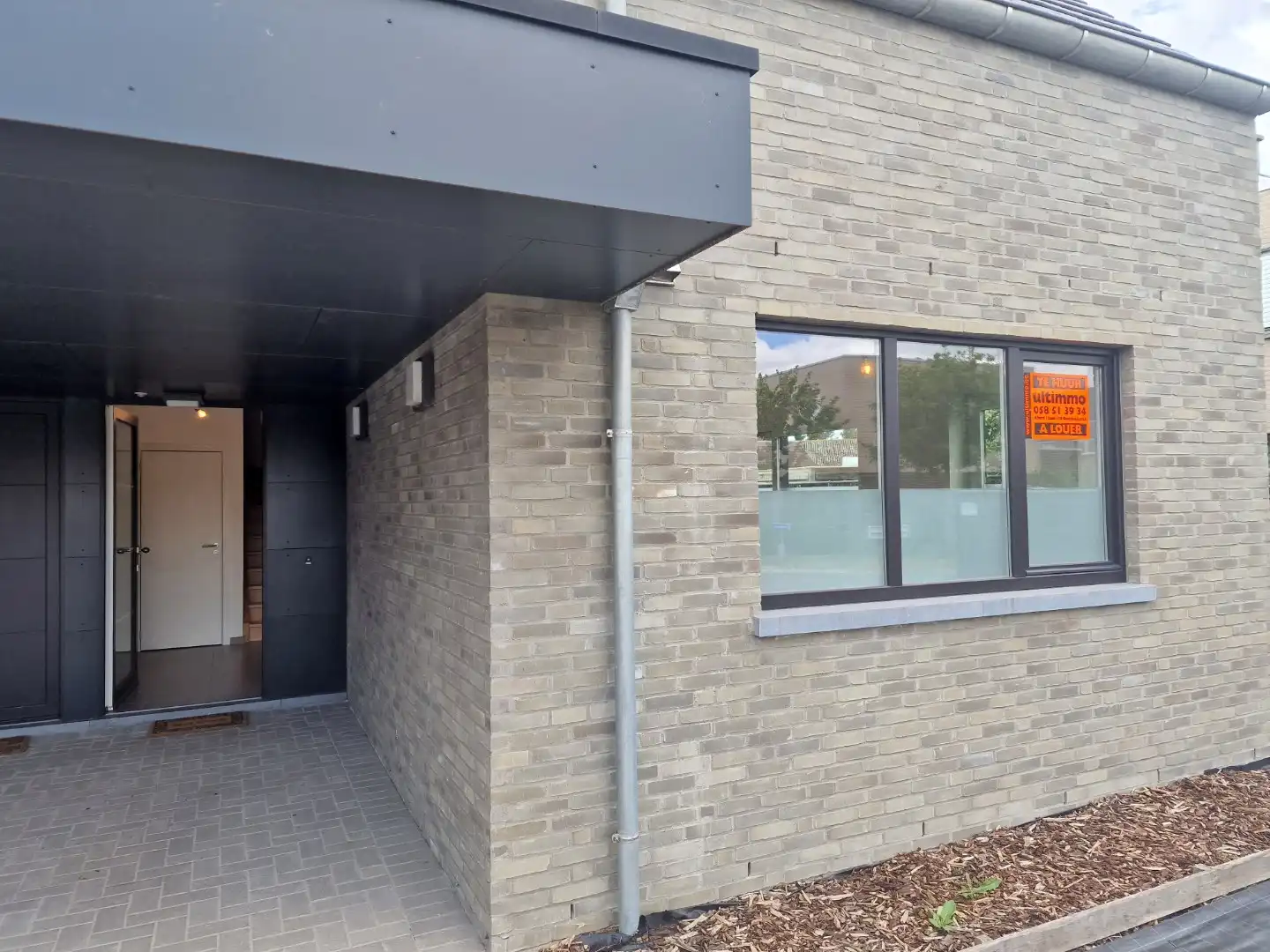 Recente halfopen woning met zonnige tuin  foto 3