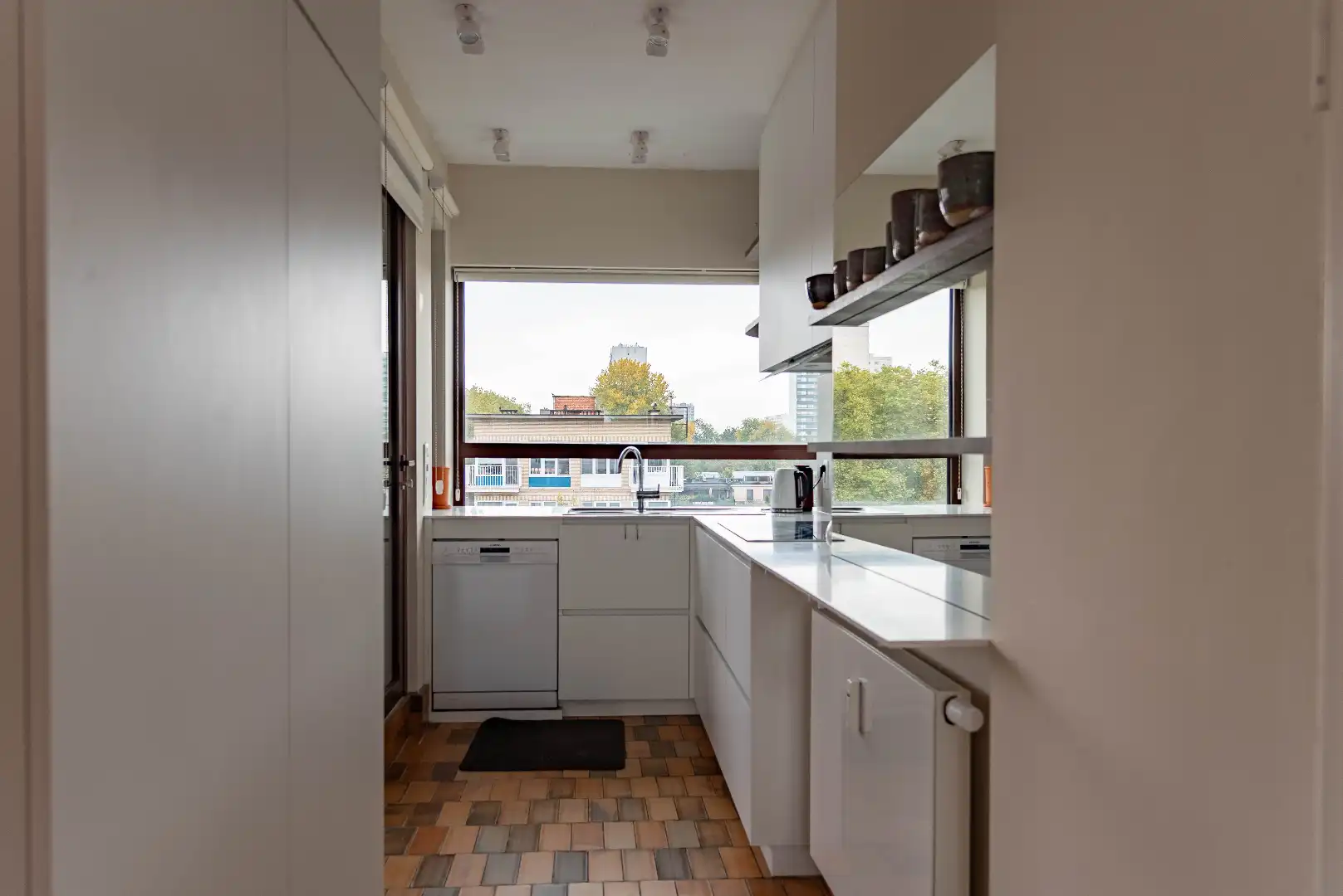Gemeubeld 2-slaapkamerhoekappartement met groot terra foto 9