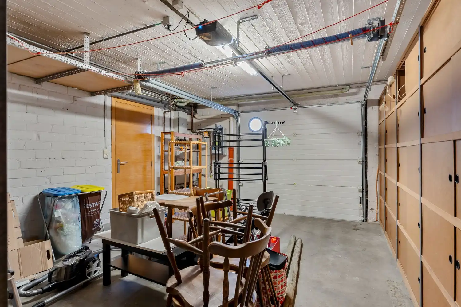 Goed gelegen woning met 4 slaapkamers, 2 badkamers, een garage met een autostaanplaats ervoor en een zuidwest georiënteerde tuin te Kessel-Lo! foto 12