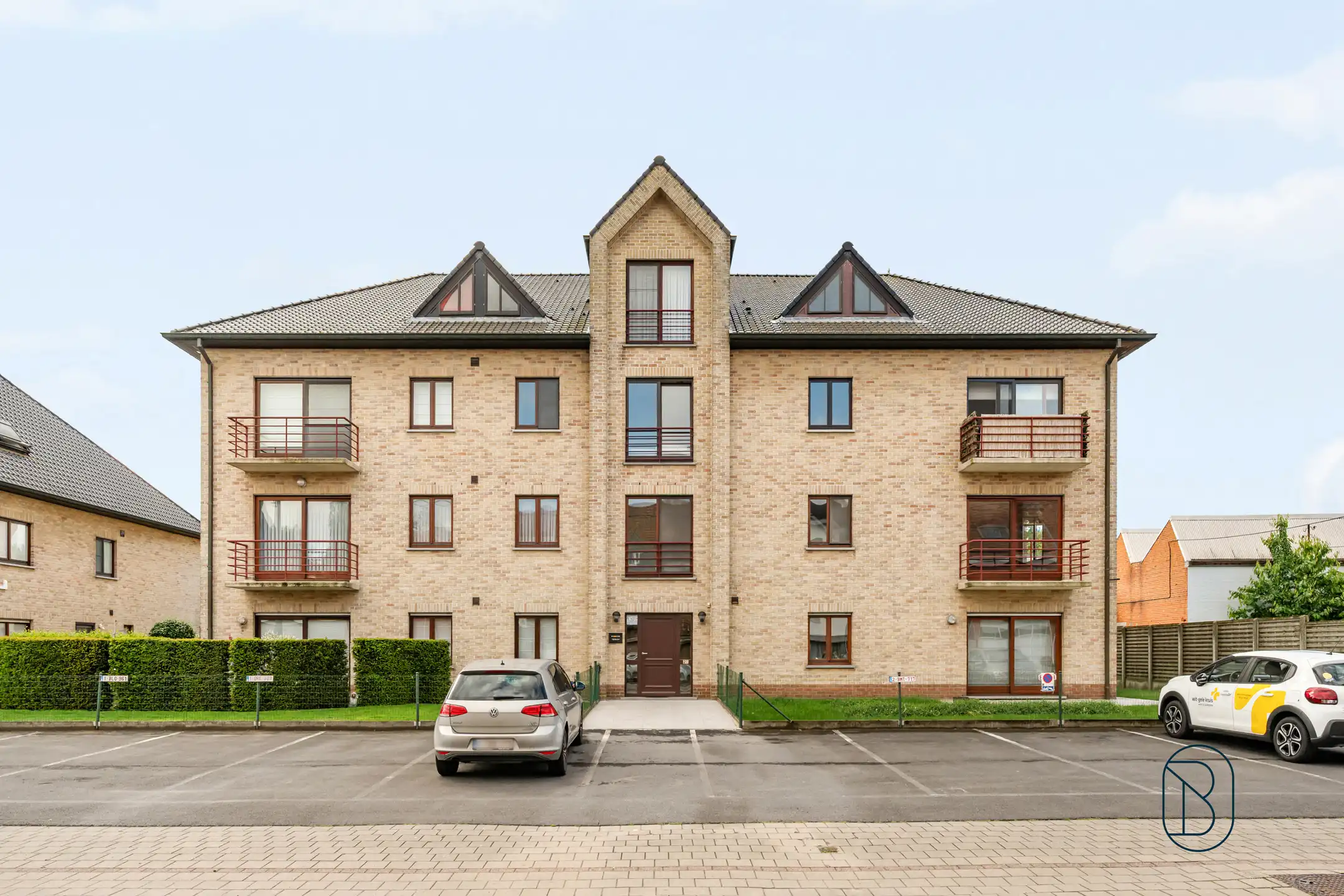 Instapklaar appartement met 2 slk en garage in Harelbeke foto 4