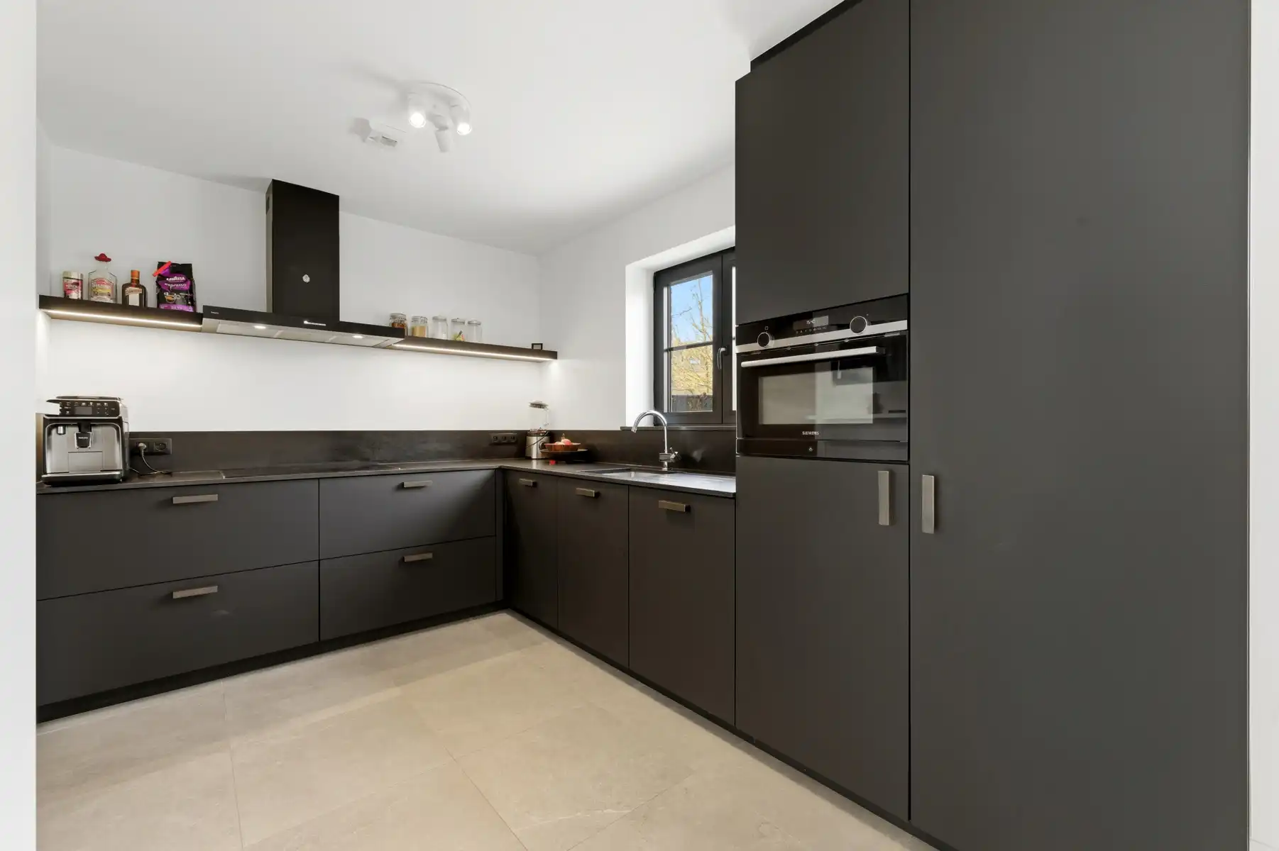 Recente vrijstaande woning in het centrum van RIJMENAM foto 10