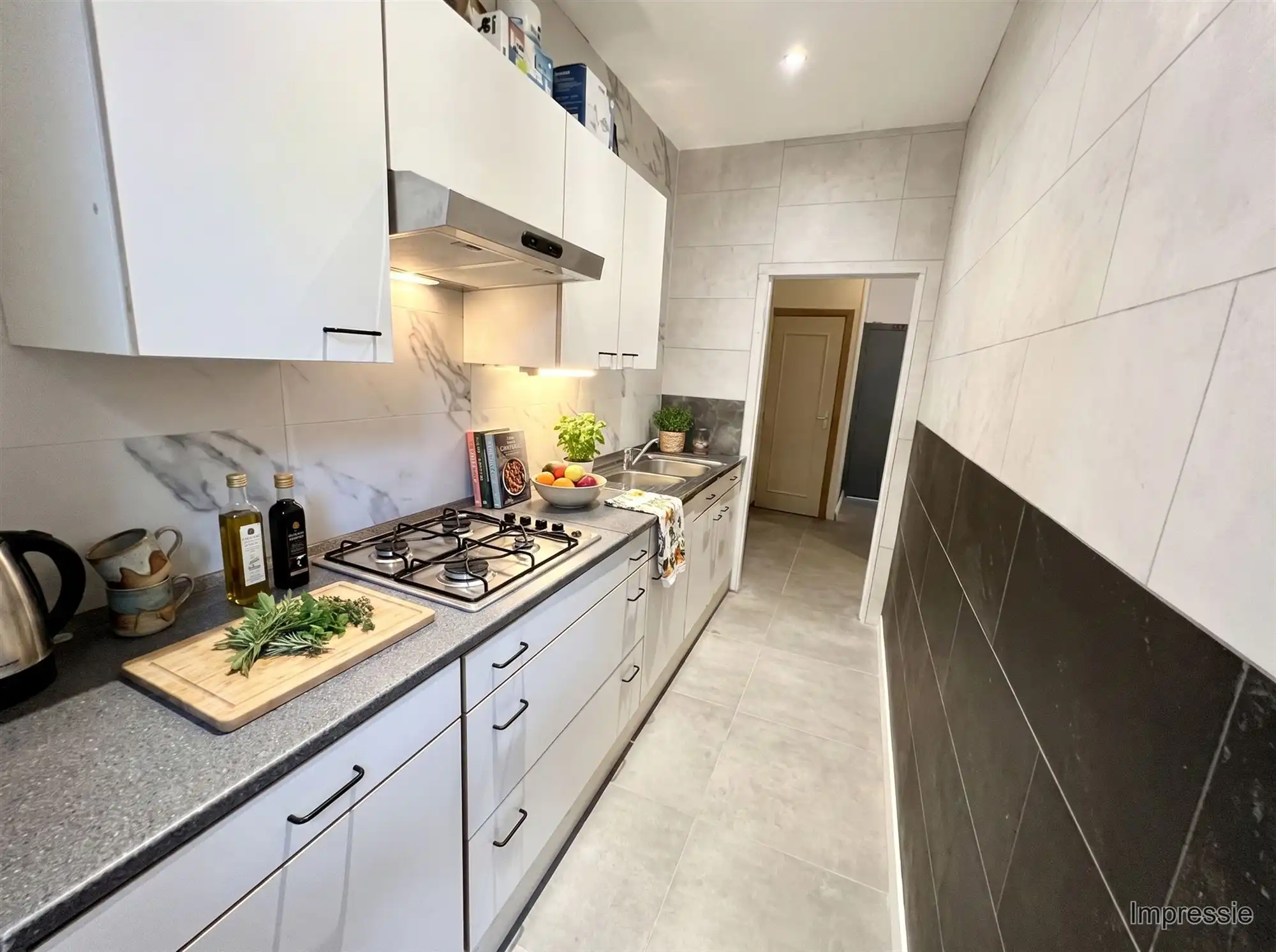 Totaal gerenoveerde (handels) woonst met duplexwoning foto 3
