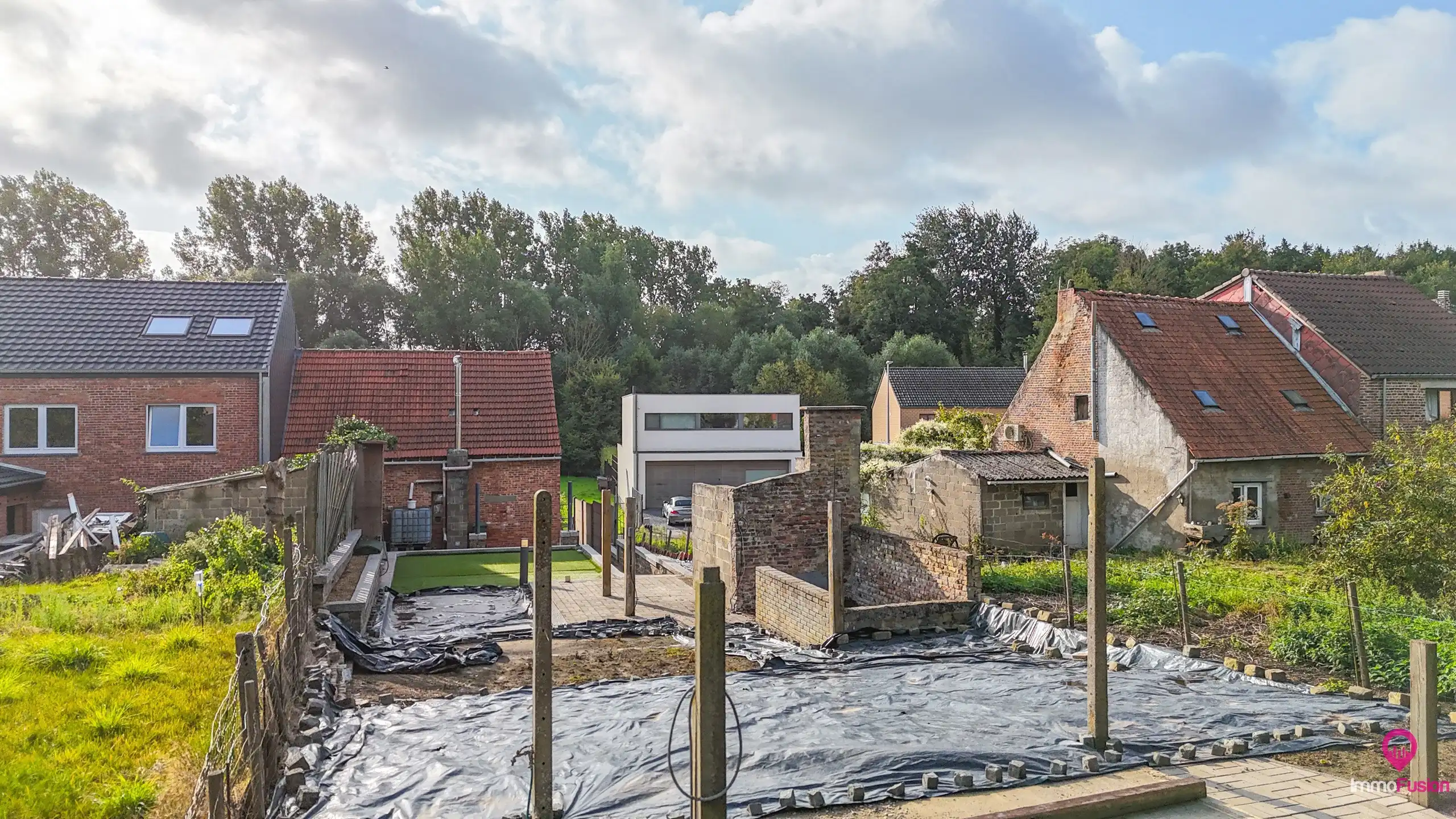 Te renoveren woning gelegen op een rustige locatie! foto 9