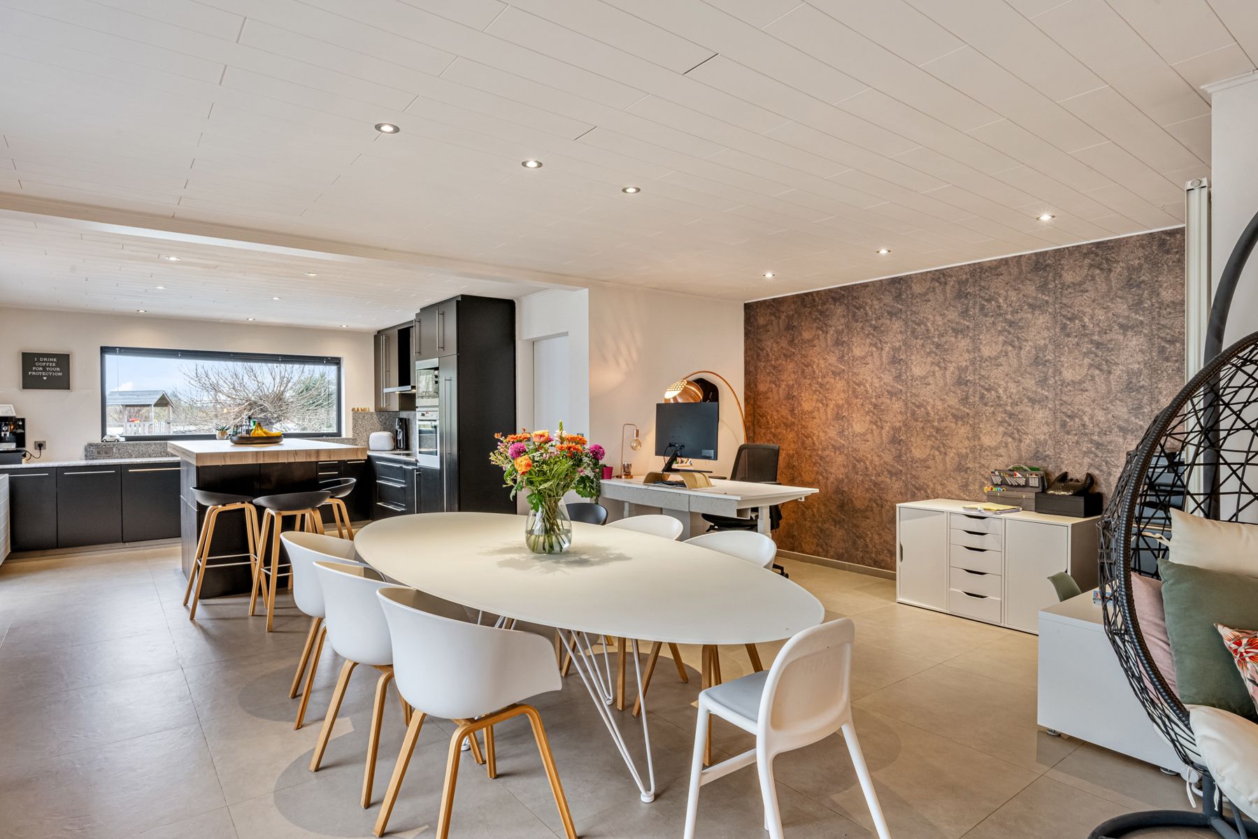 TE KOOP: energiezuinige hedendaagse woning + prak.ruimte ! foto 2