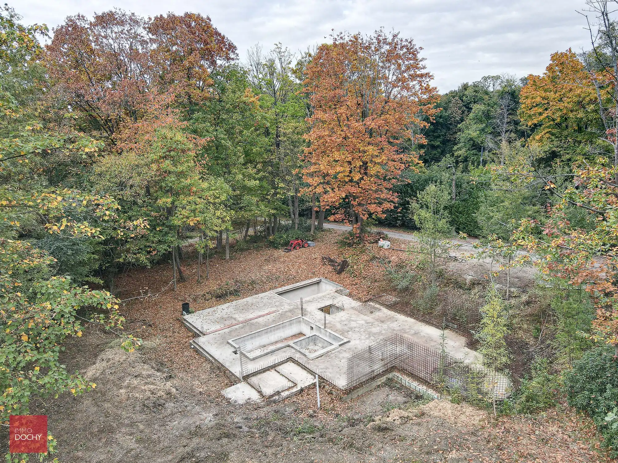 Ruim perceel met reeds aangelegde kelder te Bellegembos bestemd voor villabouw foto 3