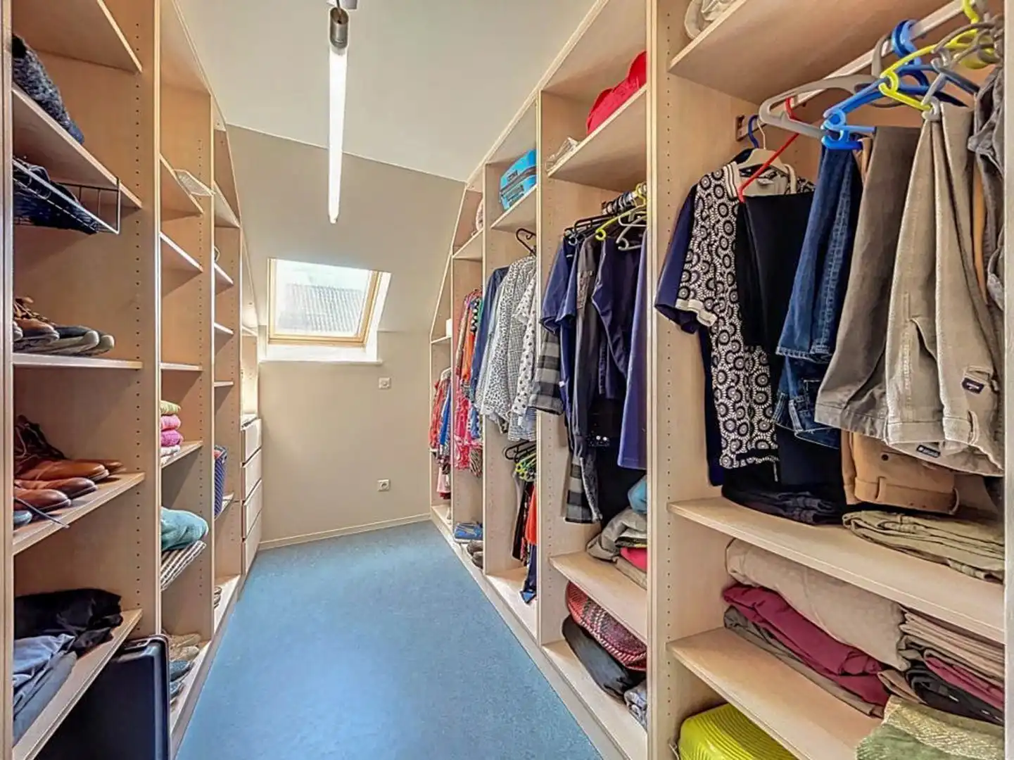  Instapklaar huis met 5 slaapkamers, dubbele praktijkruimte, ruime parking op zichtlocatie foto 21