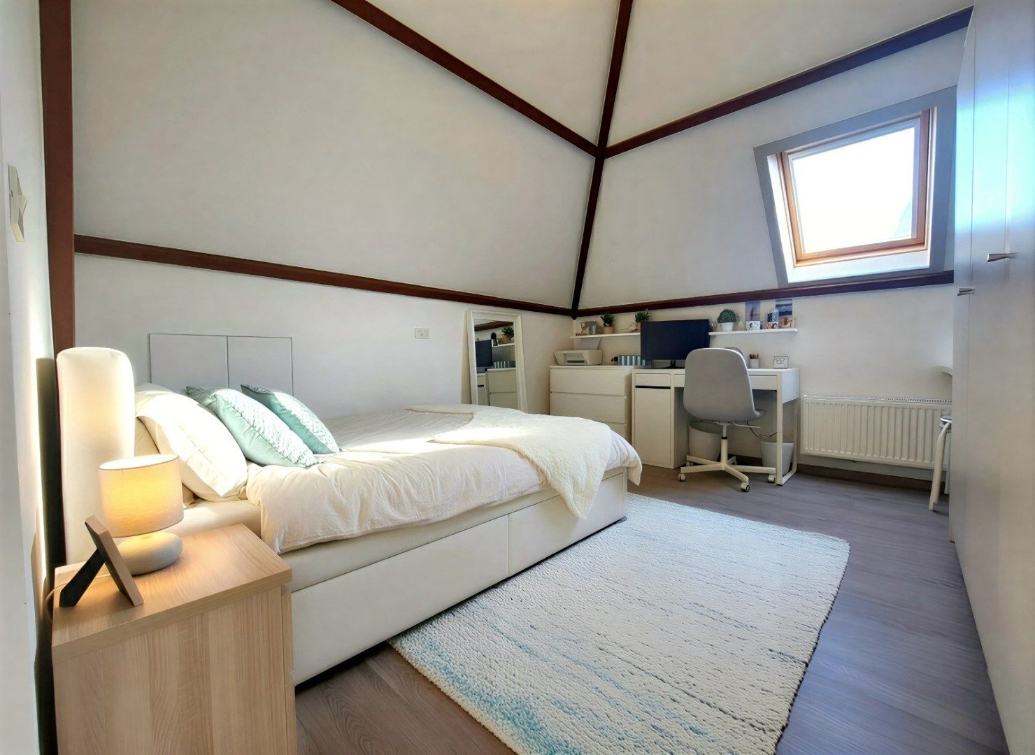 GEZELLIGE STUDIO IN HET CENTRUM VAN AARSELE MET 1 SLPK | TERRAS EN AUTOSTAANPLAATS foto 3