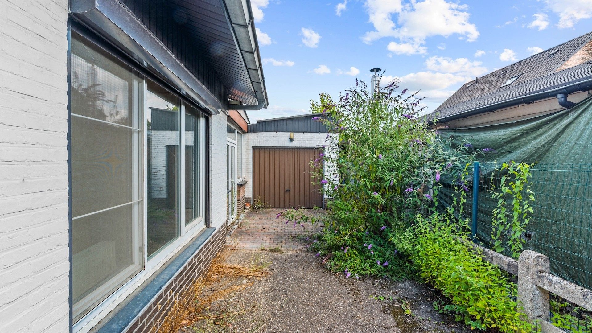 Te renoveren woning (O.B.) met 3 slaapkamers op 6a 48ca foto 4