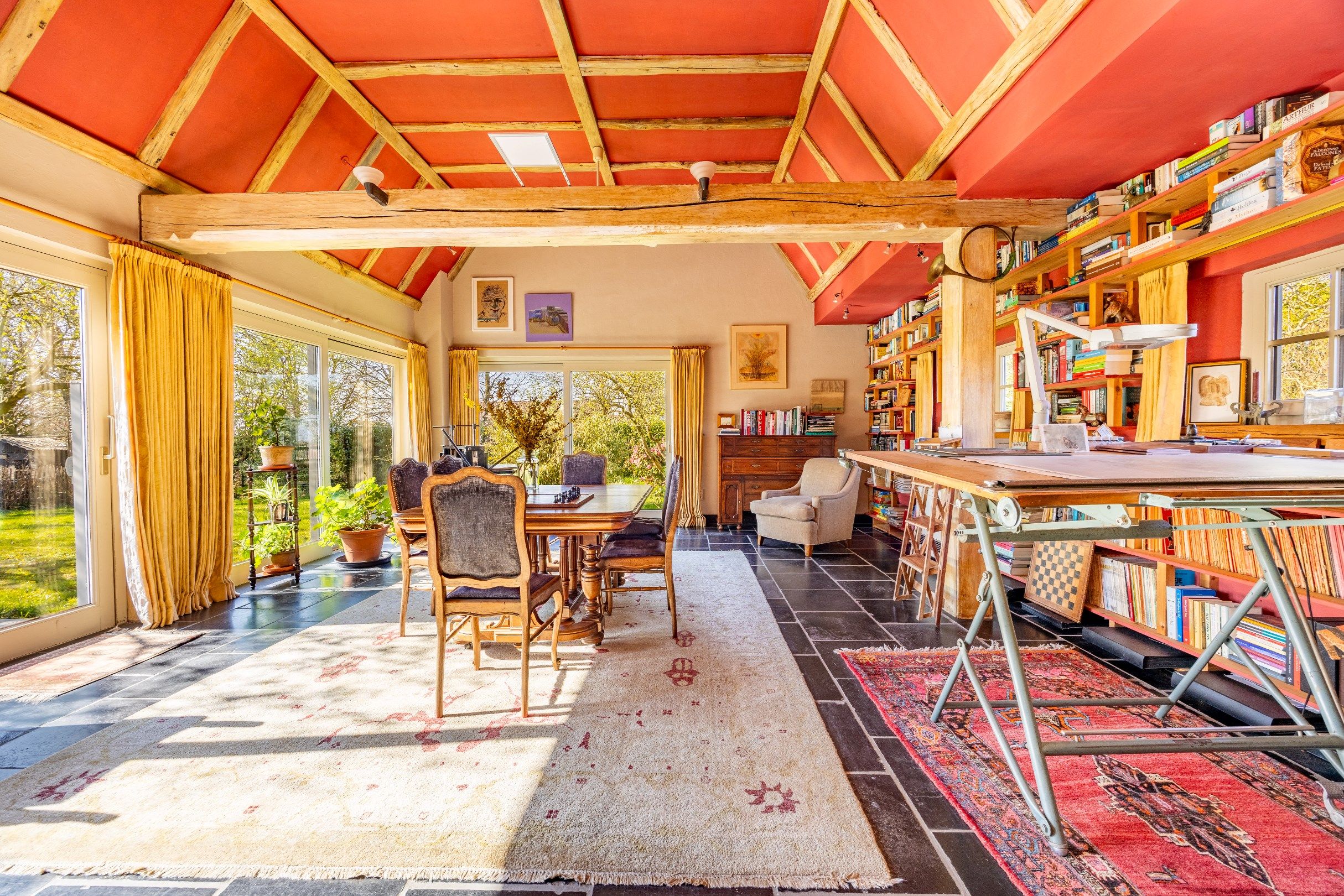 CHARMEVOLLE VILLA OP 1.929 M² MET ZWEMBAD foto 8