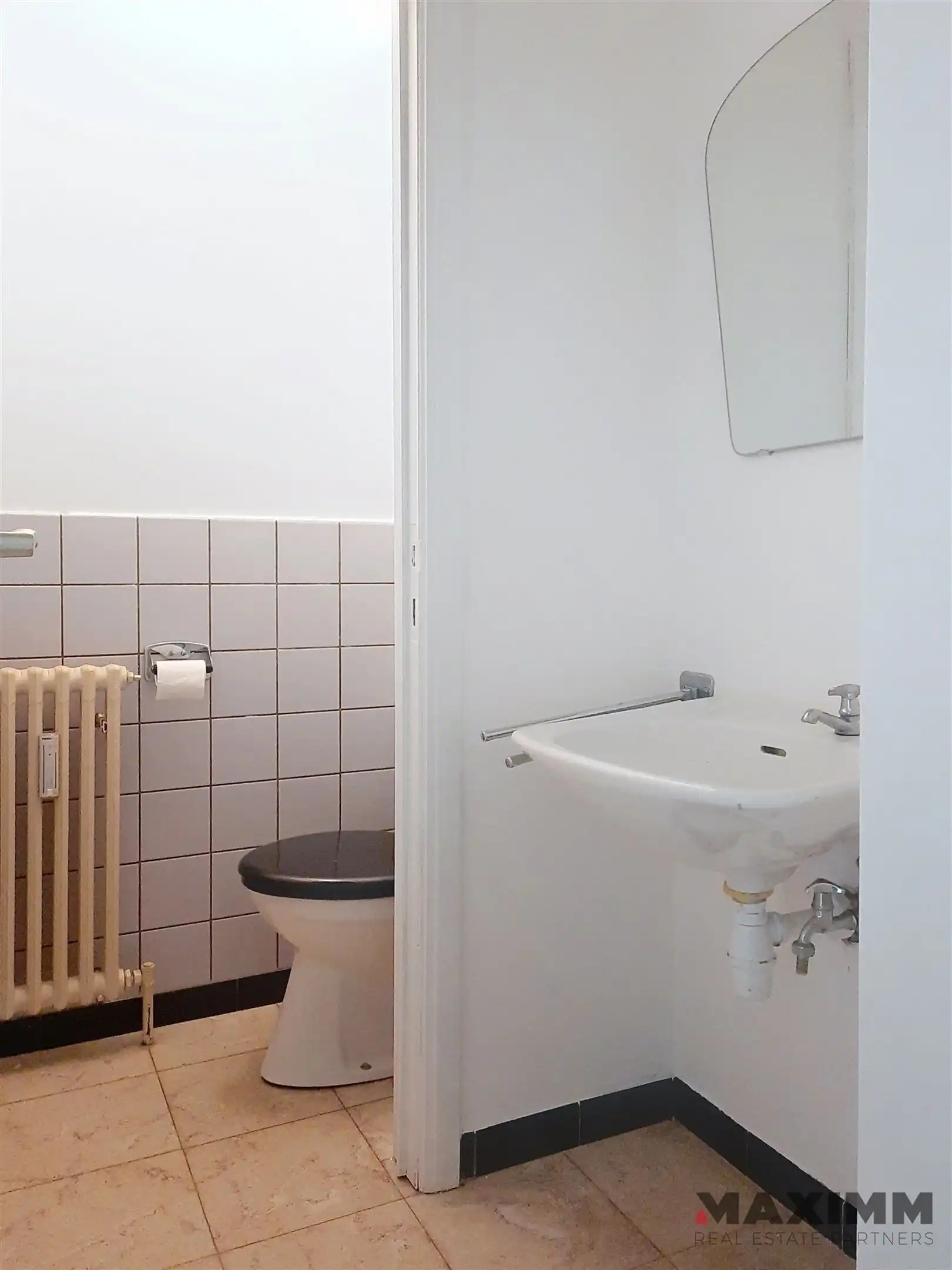 Gelijkvloers hoekpand, volledig onderkelderd op stategische locatie foto 19