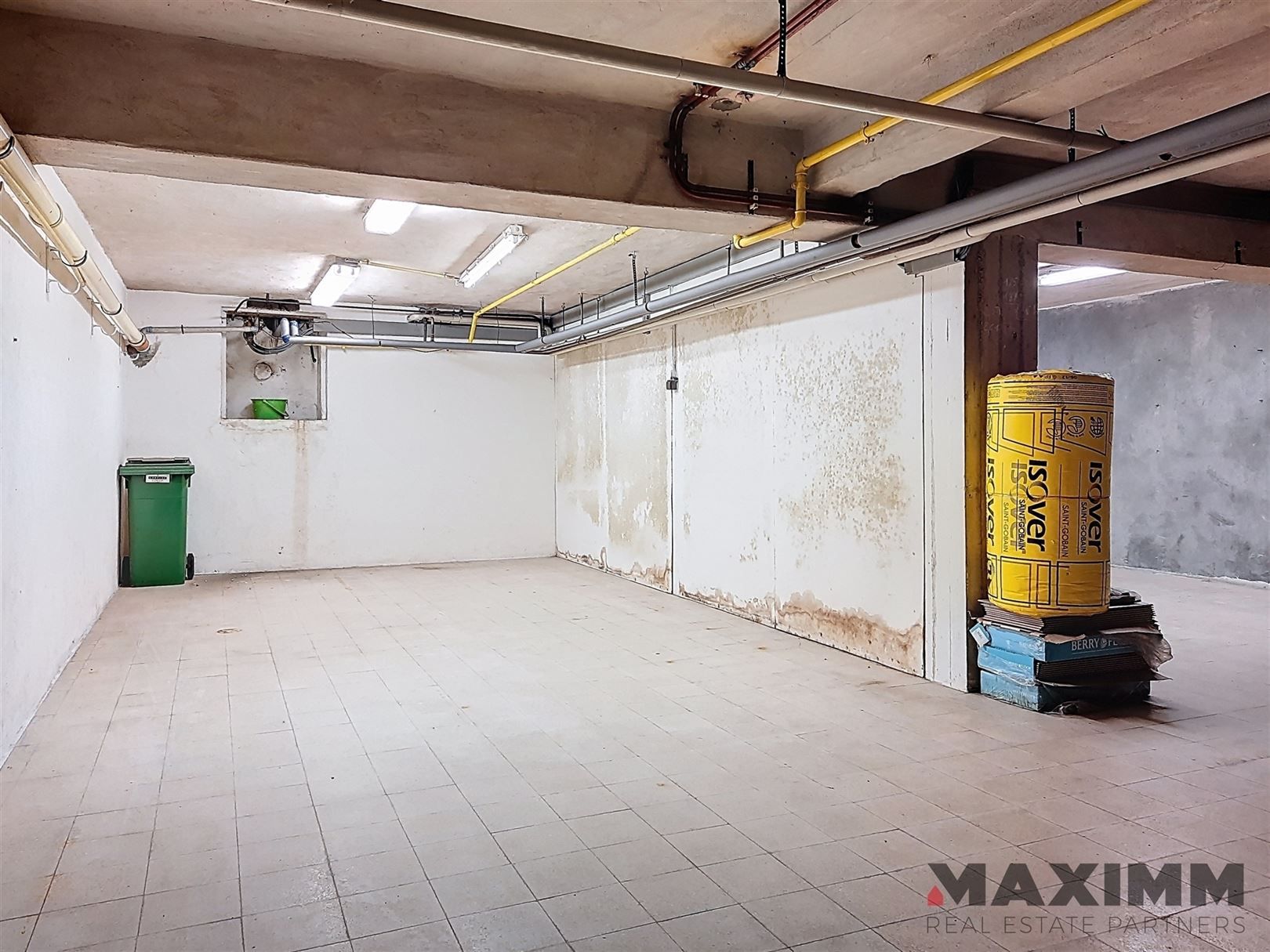 Gelijkvloers hoekpand, volledig onderkelderd op stategische locatie foto 19