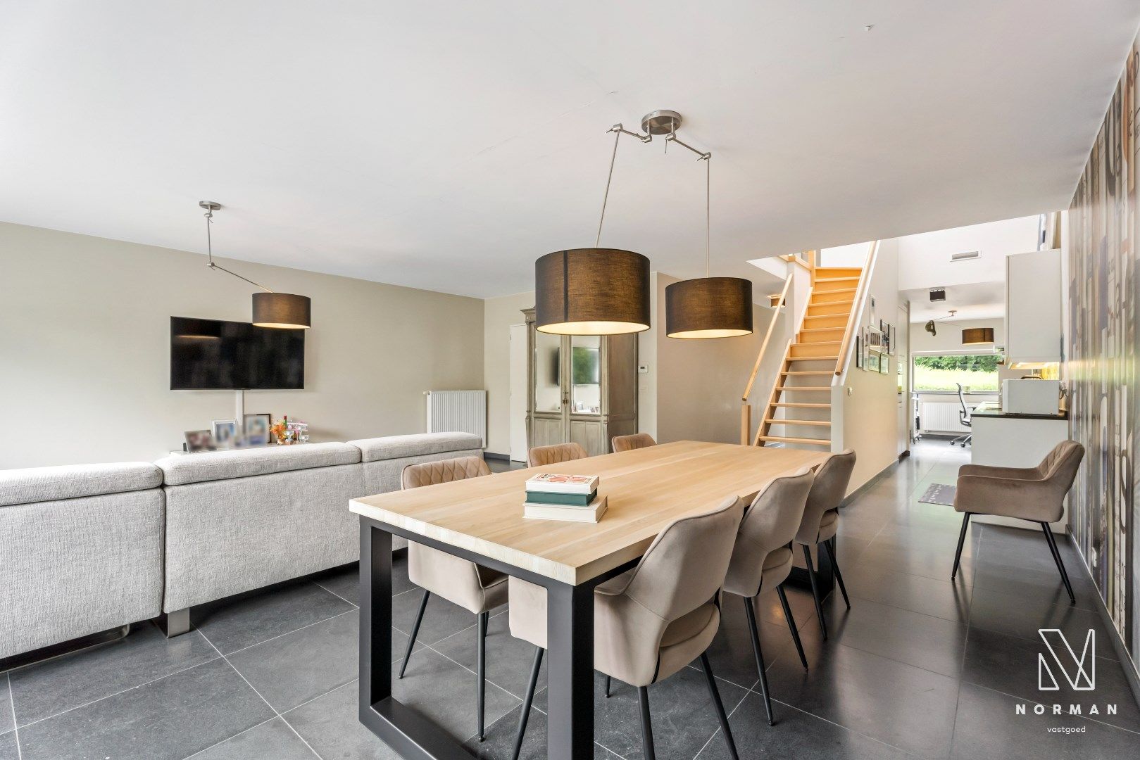 Instapklare & energiezuinige (EPC A) woning met 4 slpk - ideaal gelegen in Kortrijk foto 2