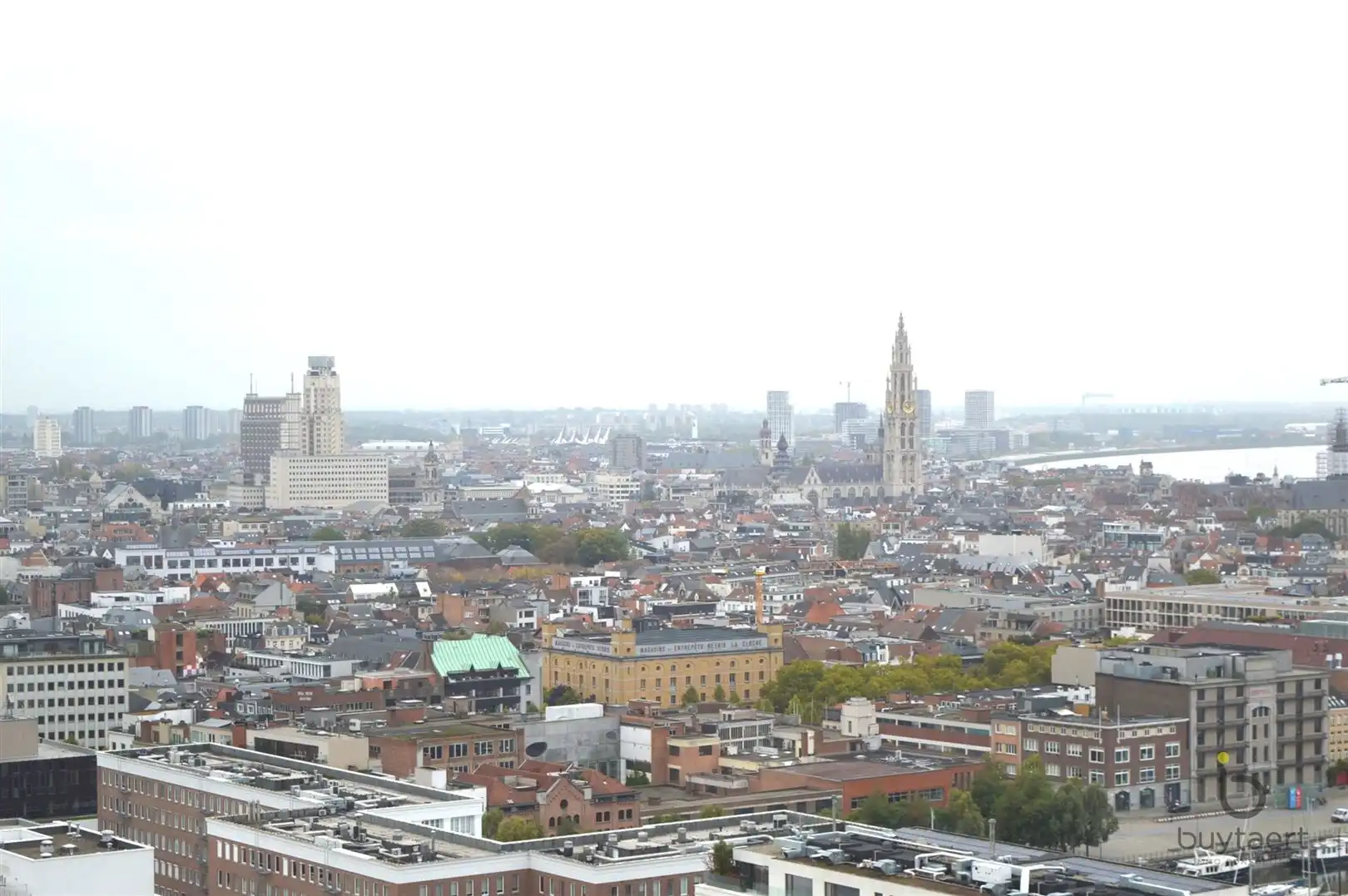 Energiezuinig penthouse met drie slaapkamers en terras! foto 26