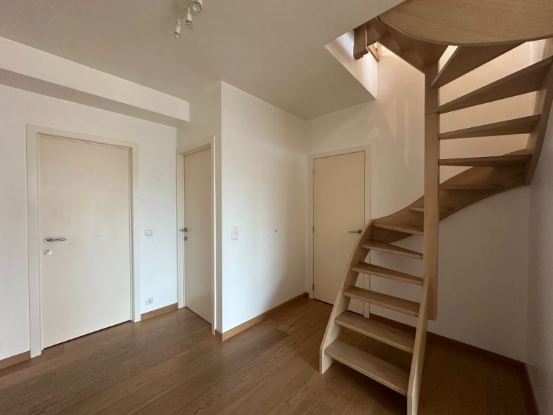 Ruim appartement inclusief kelderberging en garage! foto 18