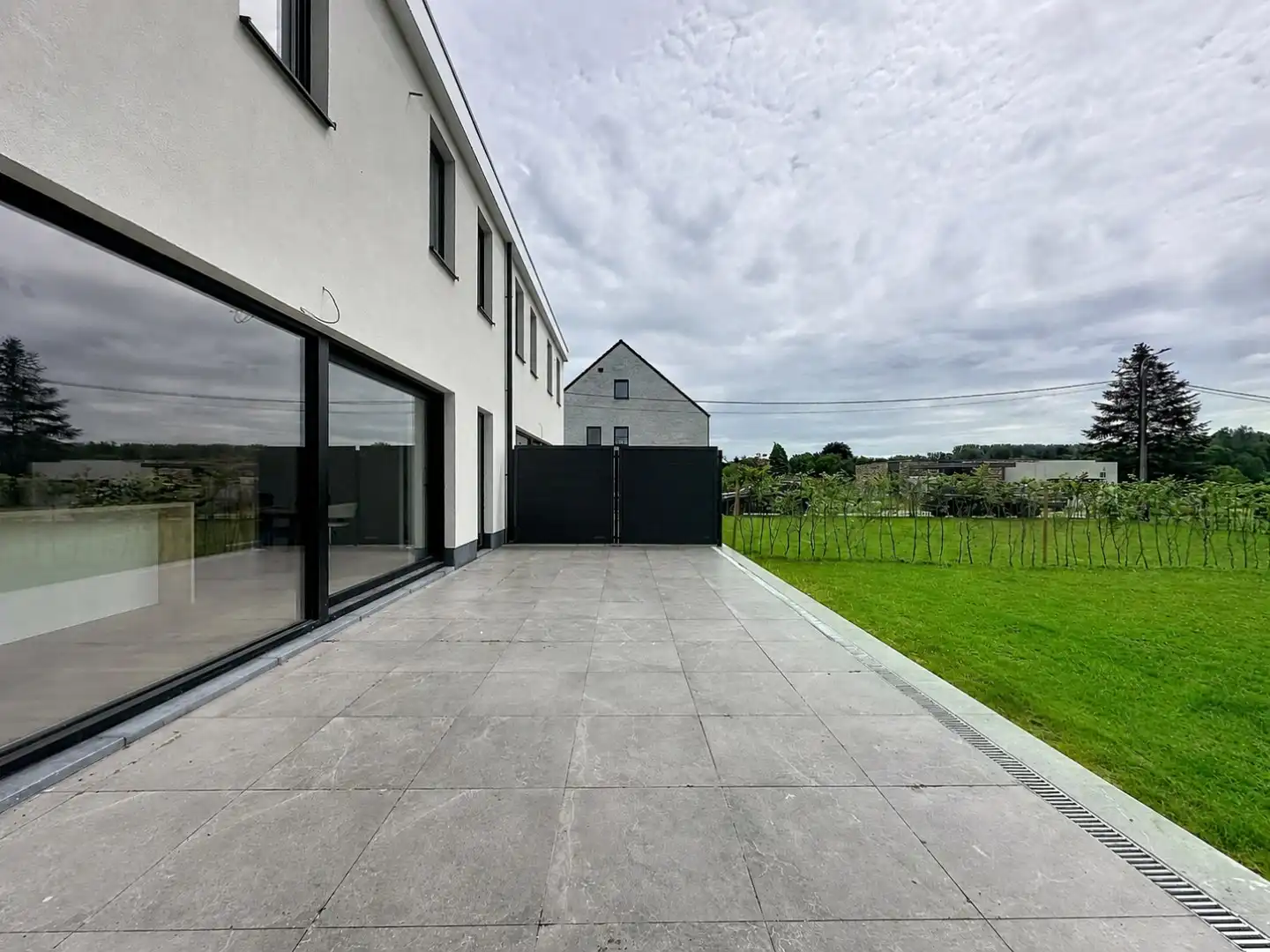 Instapklare vernieuwbouwwoning in het mooie Wezemaal foto 25