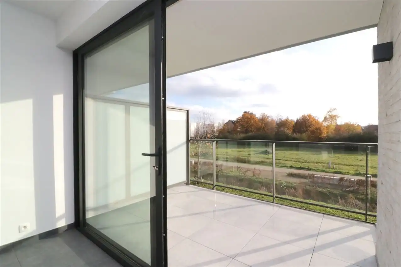 Zonnig appartement, zuidterras, twee slpk, autostaanplaats op gunstige locatie foto 10