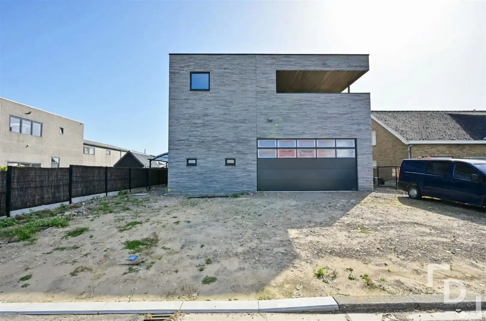 Nieuwbouw bel-etage met 4 slaapkamers en ruime tuin foto {{pictureIndex}}