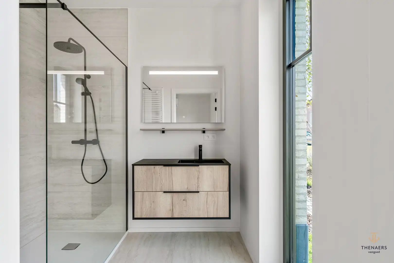 LOT 4 - Instapklare "luxe" en "energiezuinige" nieuwbouwwoning met 4 slaapkamers en 2 badkamers. foto 11