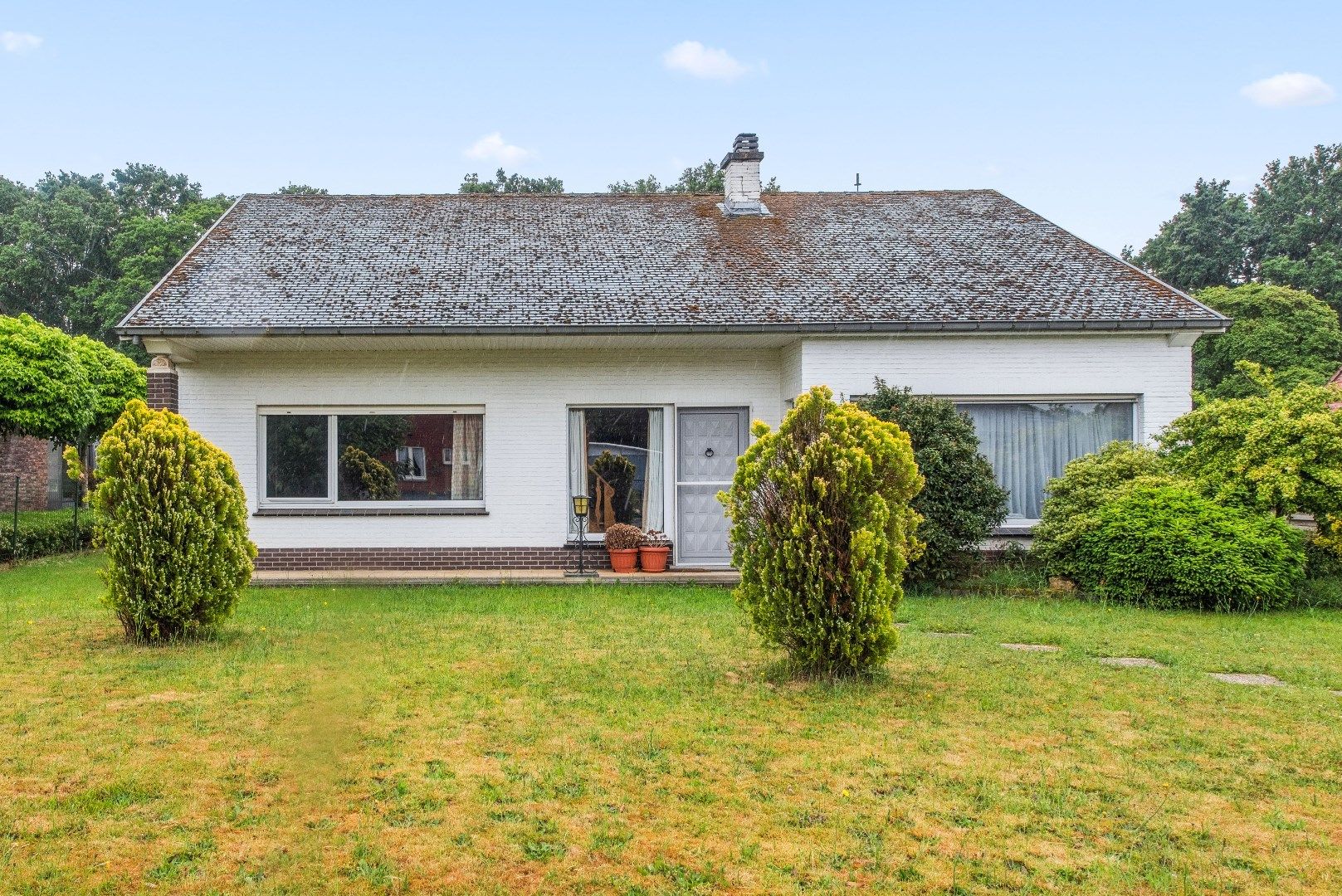 Alleenstaande woning op 14a 42ca met 3 grote slpks en garage foto 2