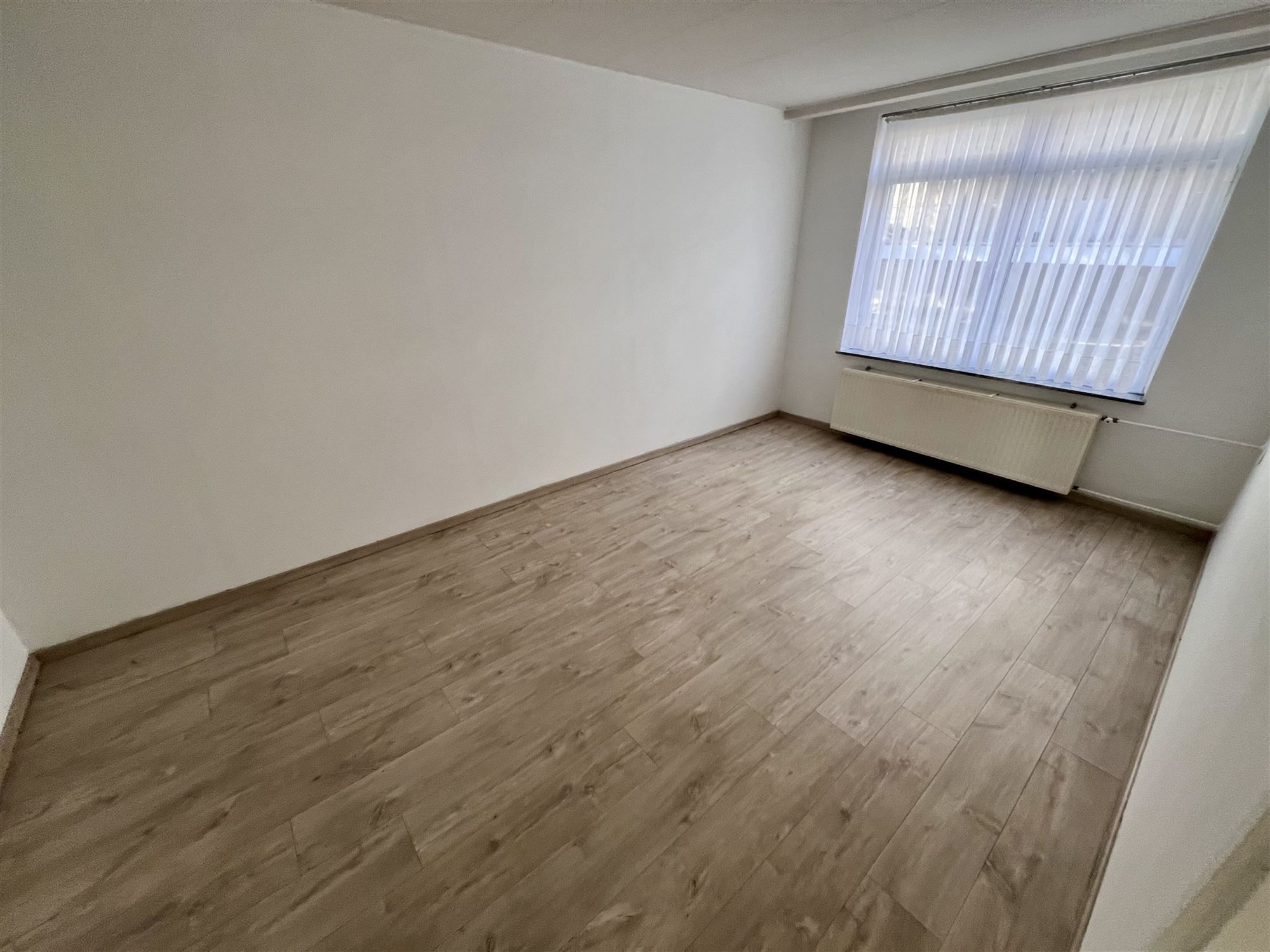 Ruim 2-slaapkamer appartement met overdekte garage. foto 13