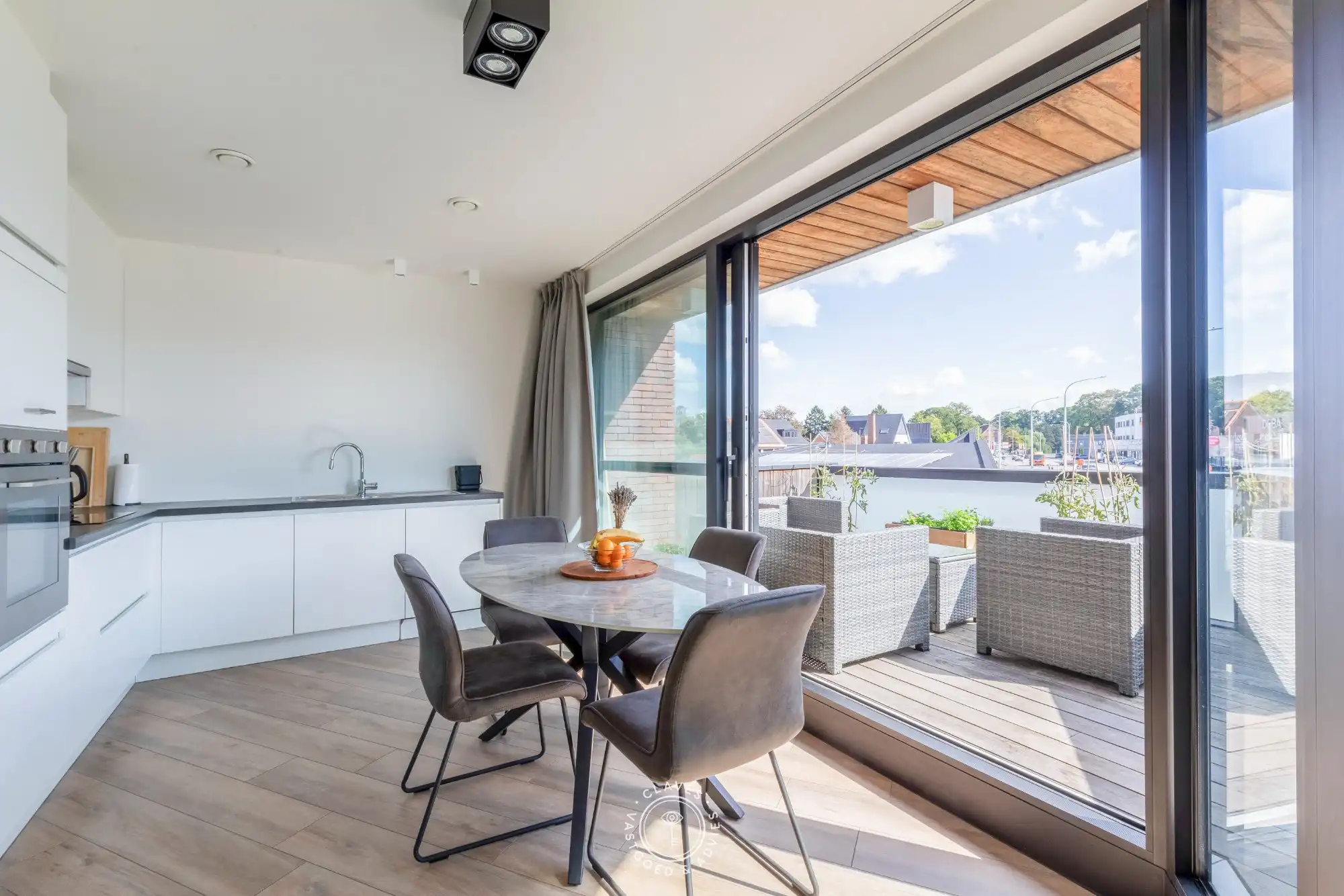 Modern kantoorgebouw met verhuurd appartement op uitstekende zichtlocatie in Belsele foto 22