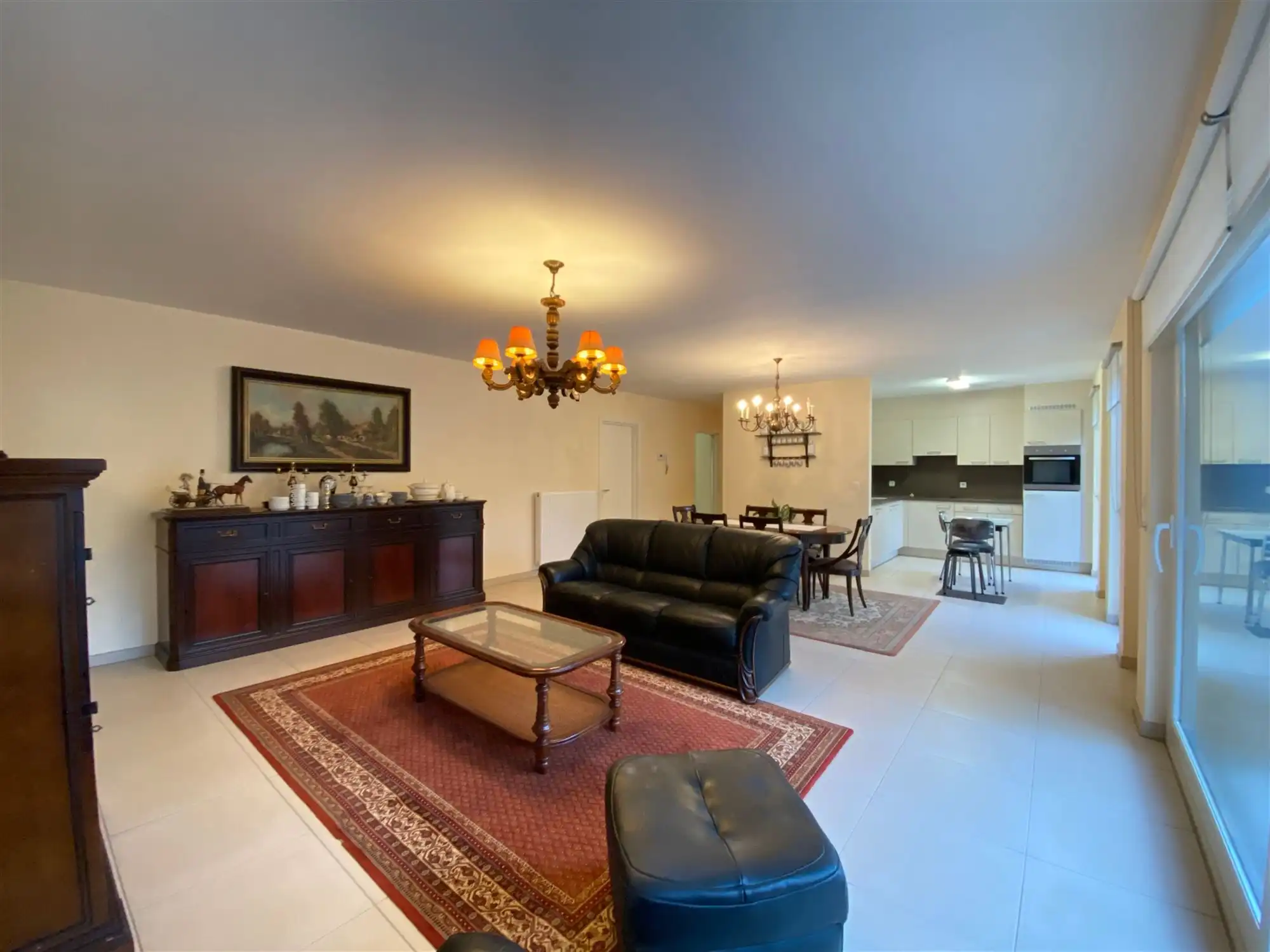 Ruim gelijkvloers appartement met twee slaapkamers, berging en ondergrondse autostaanplaats foto 4