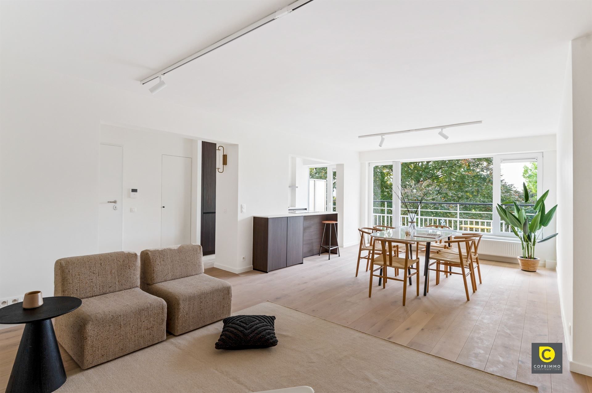 Luxueus gerenoveerd 2-slpk app met groot terras in 't groen! foto {{pictureIndex}}