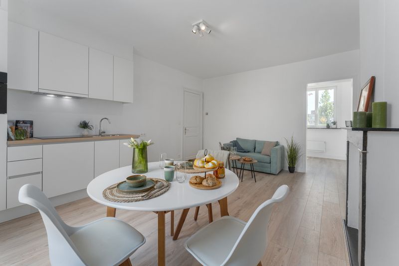 Volledig gerenoveerd appartement met 1 slaapkamer en terras foto {{pictureIndex}}