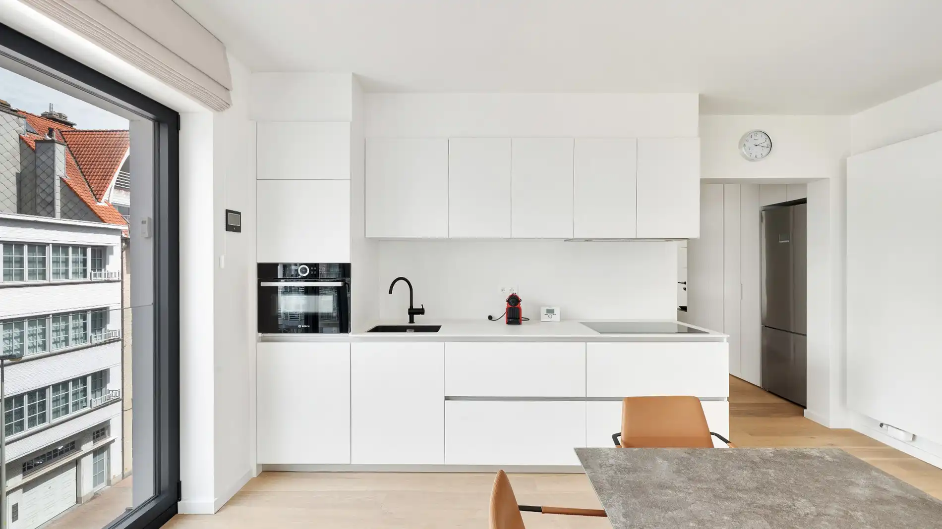 Mooi gerenoveerd, zuidwest georiënteerd HOEKappartement centraal gelegen op de Lippenslaan te Knokke. foto 9