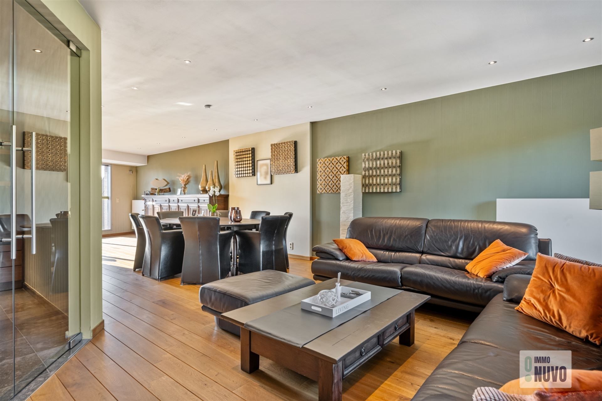 Penthouse met veel lichtinval en indrukwekkend uitzicht foto {{pictureIndex}}