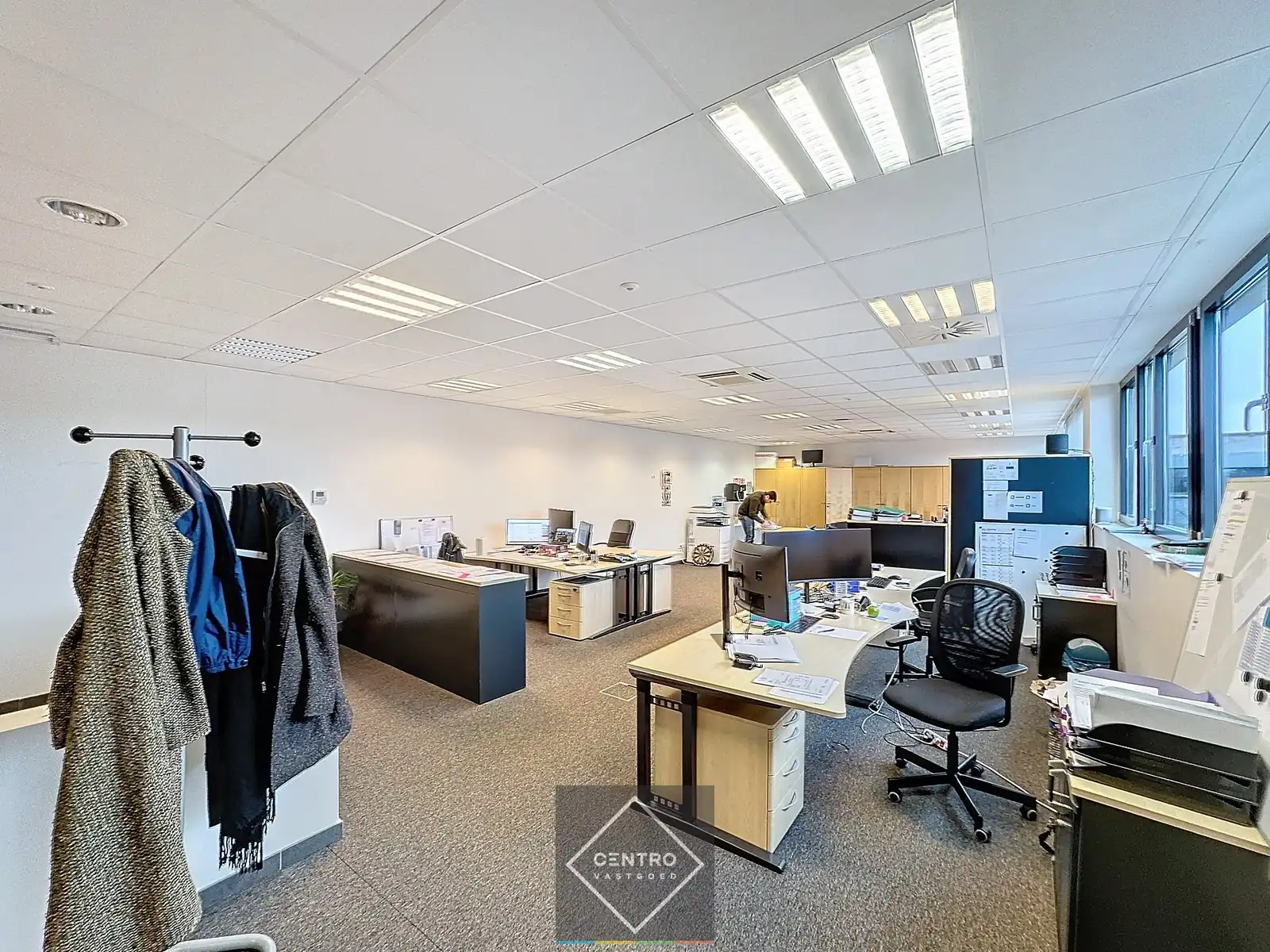 Instapklare KANTOREN (250m²) TE KOOP met 6 private parkeerplaatsen voor de deur te Brugge! Ideale uitvalsbasis naar kust en binnenland! foto 6