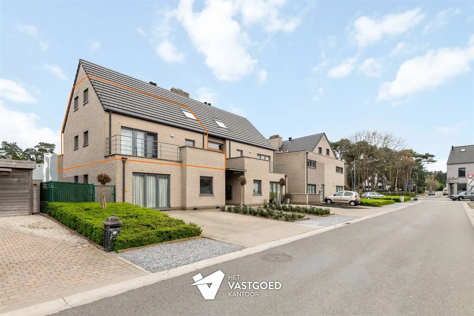 ZEER RUIM DUPLEX APPARTEMENT (149M²) MET 3 SLAAPKAMERS, TERRAS EN 2 AUTOSTAANPLAATSEN TE HAM foto 20