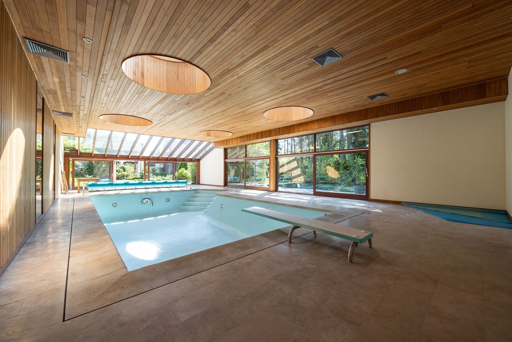 Villa met bijgebouwen op prachtig perceel foto 14