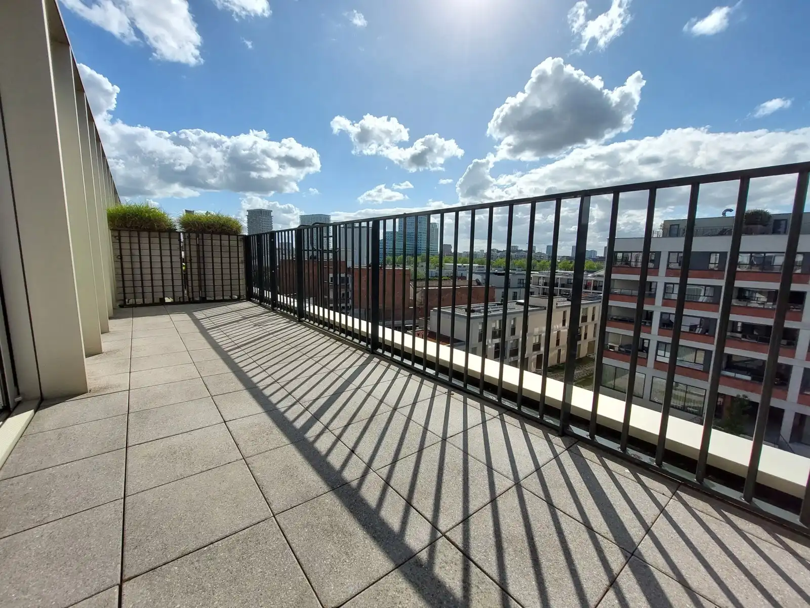 Trendy penthouse met terrassen nabij Eilandje met parking foto {{pictureIndex}}