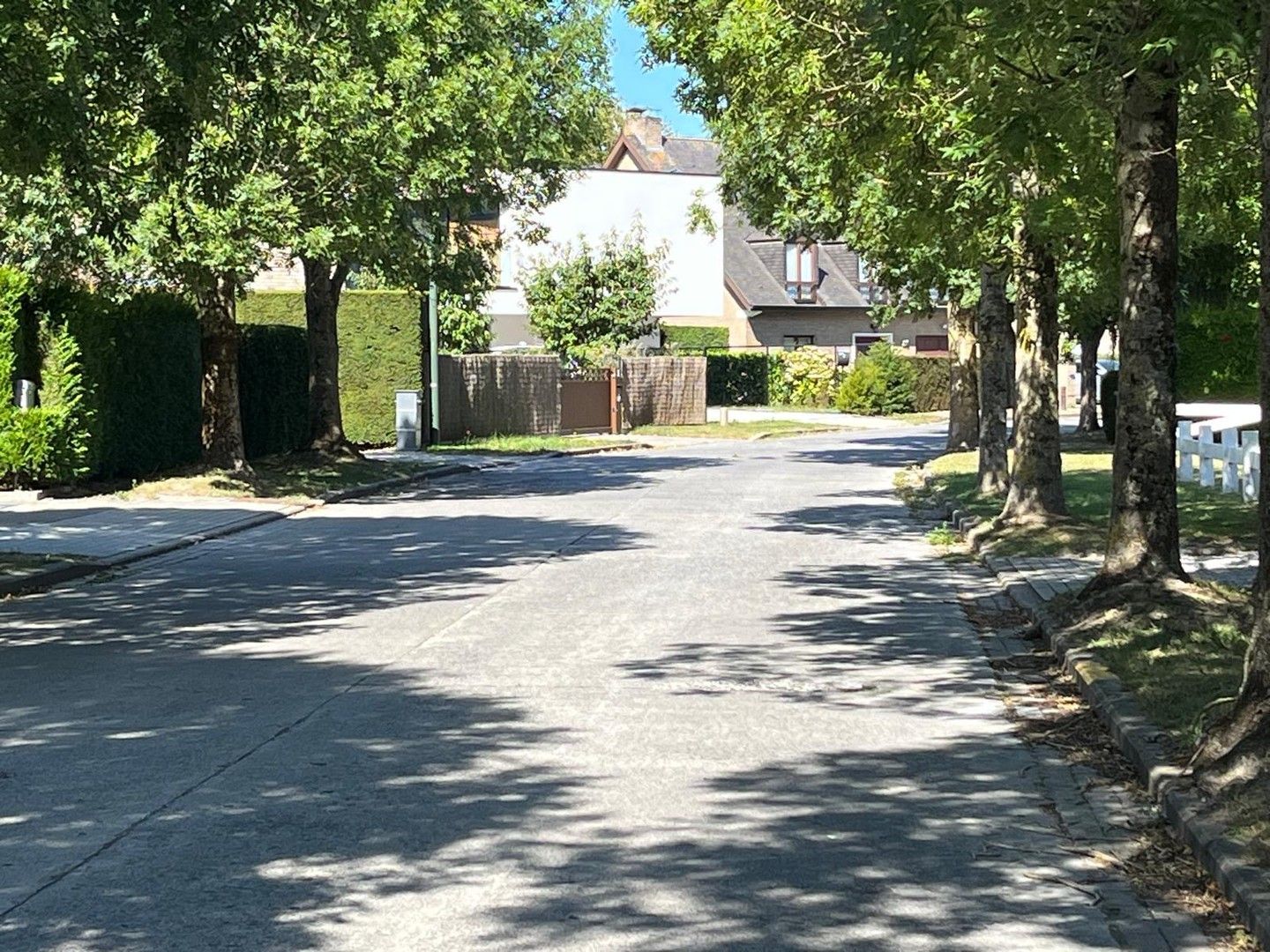 Recent gebouwde, energiezuinige villa gelegen in een rustige dreef van een centraal gelegen villawijk te Knokke-Heist. foto 12