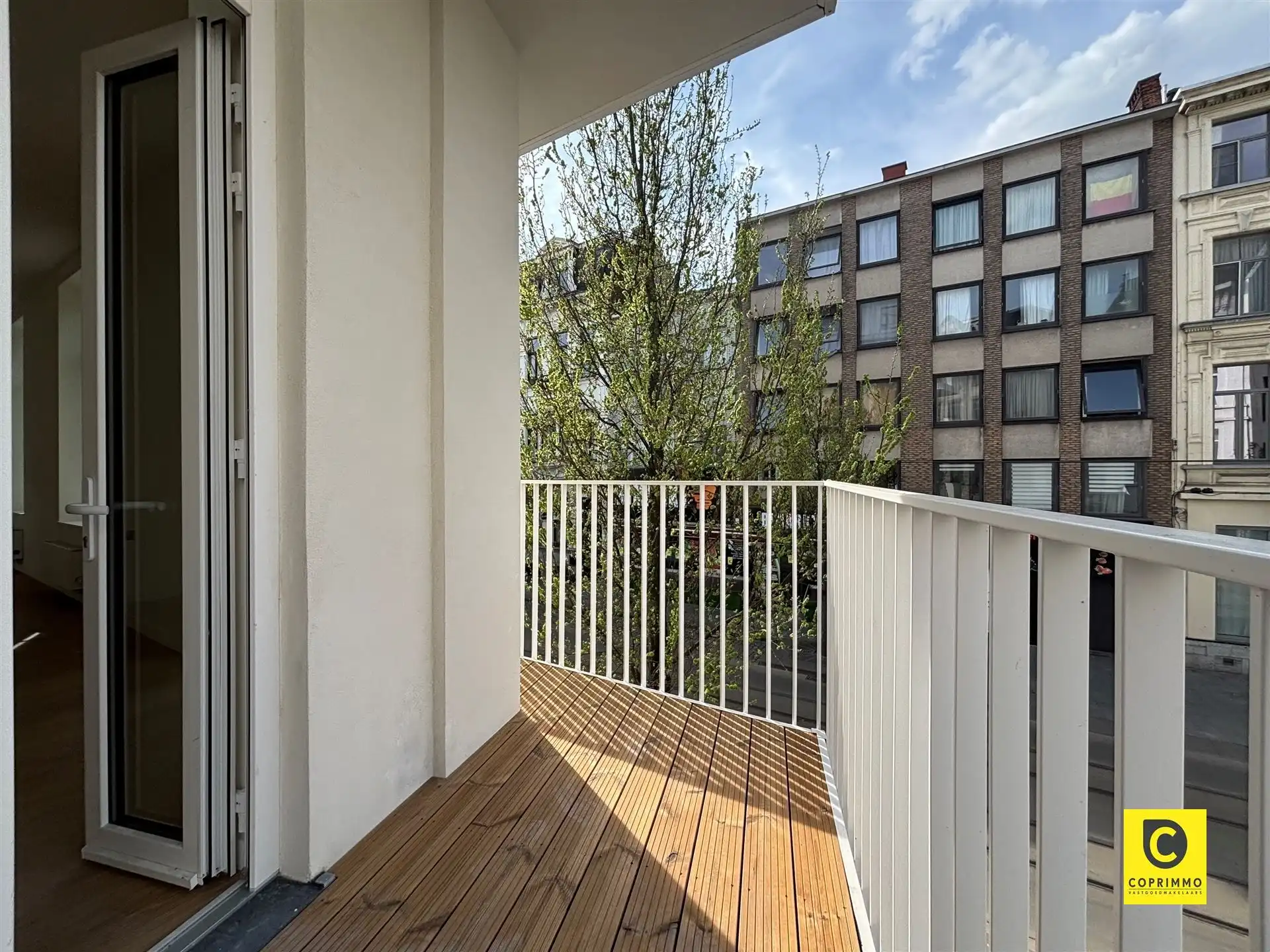 Gerenoveerd 2 slp app met terras! foto 8