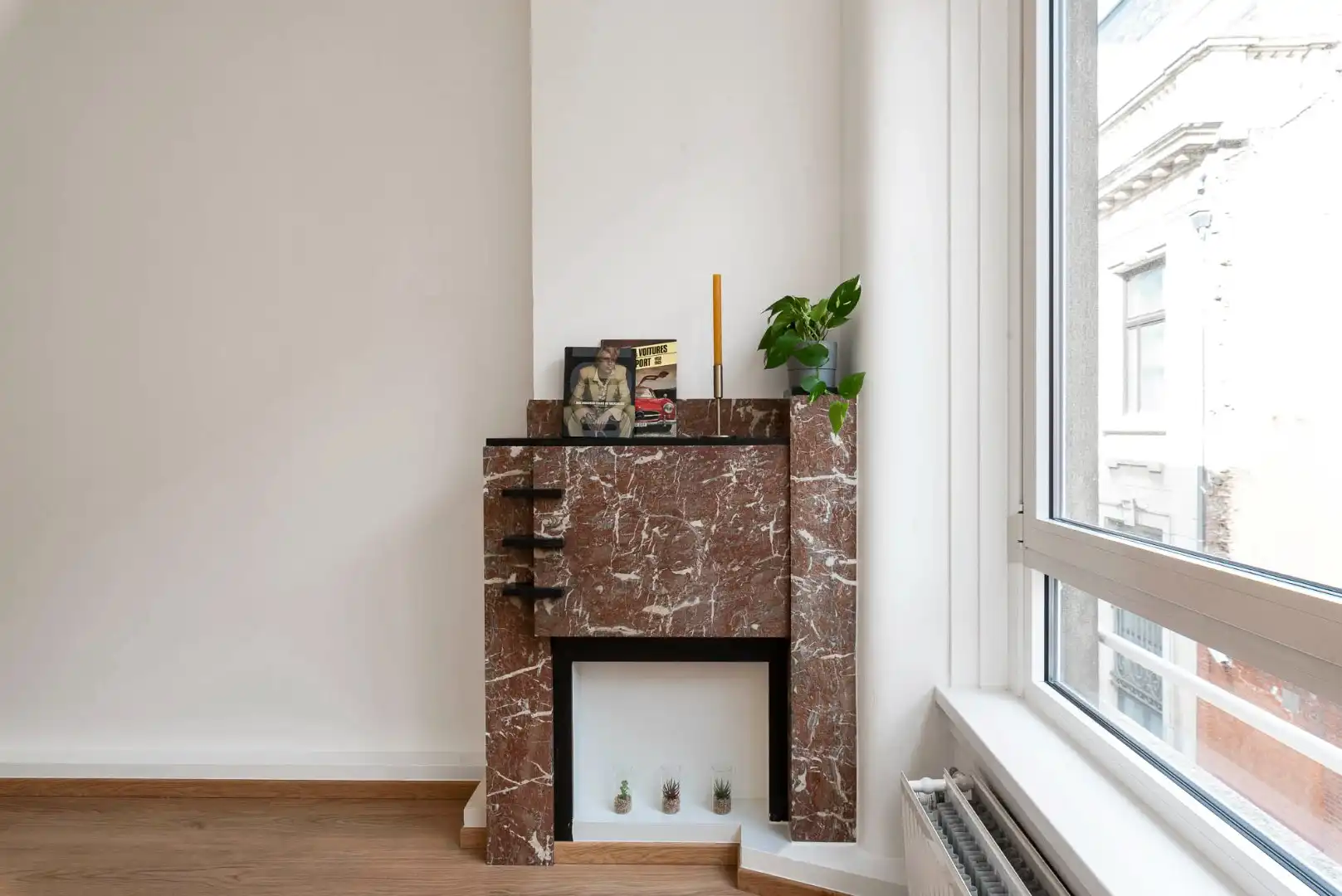 Ruim en charmant 2 slaapkamer appartement in het hartje van de stad.  foto 3