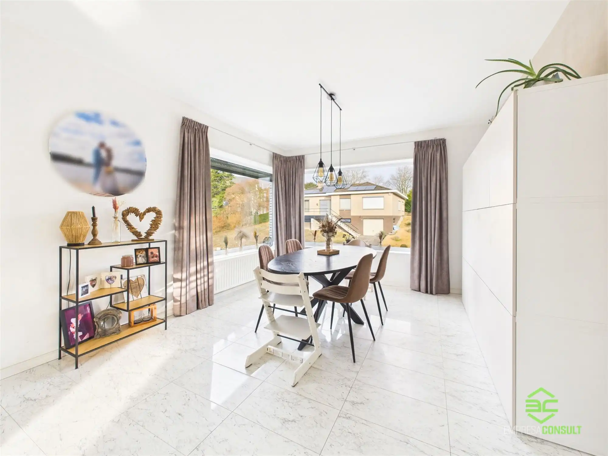 Instapklare gezinswoning met 6slpk en grote aparte garage! foto 6