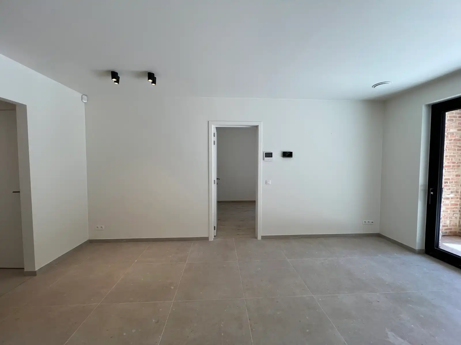 Luxueus nieuwbouw GLV met 1 slpk, terras, berging en parking foto 11