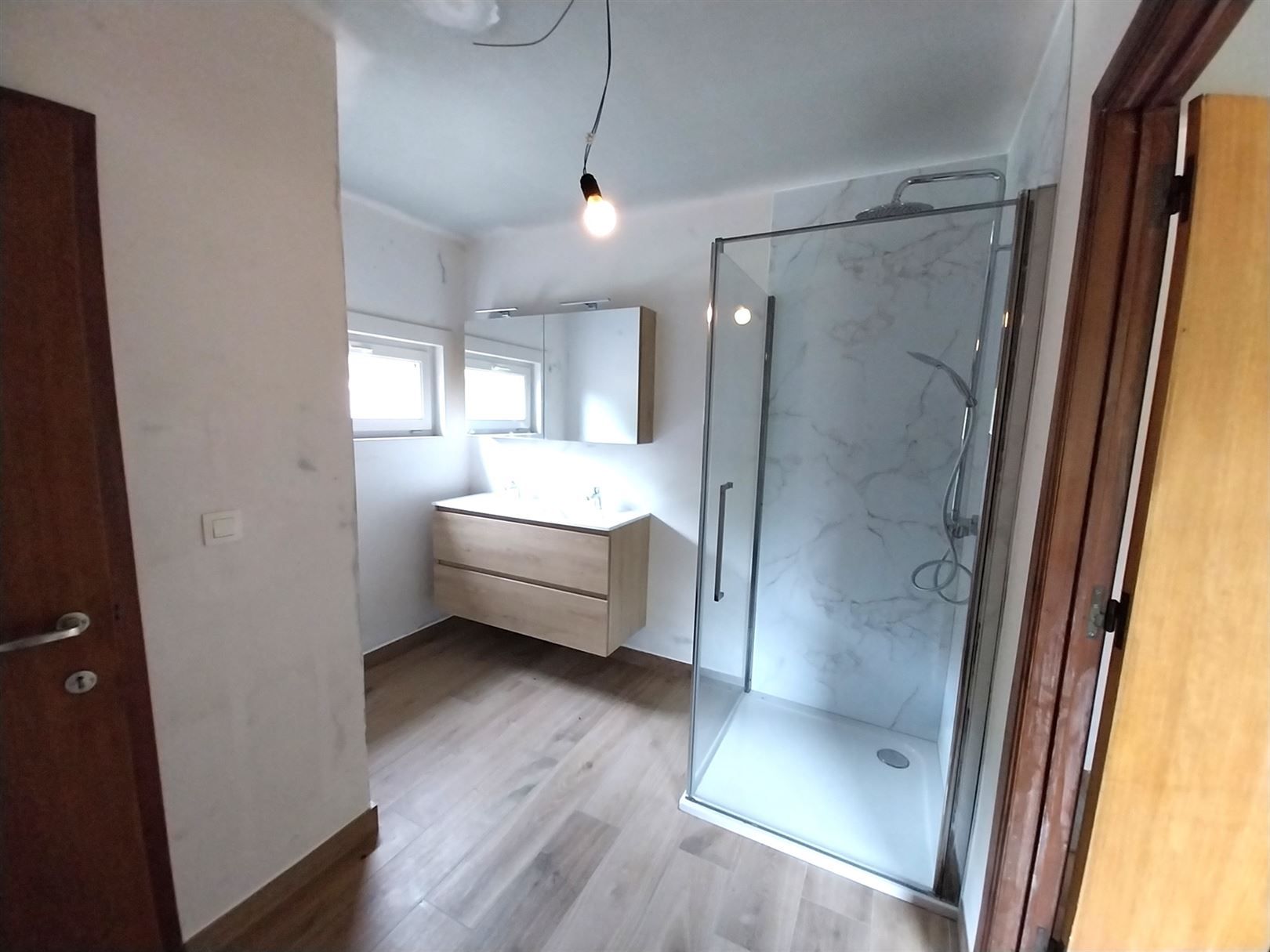 TE HUUR: gerenoveerde woning met 3 slaapkamers te Paal! foto 10